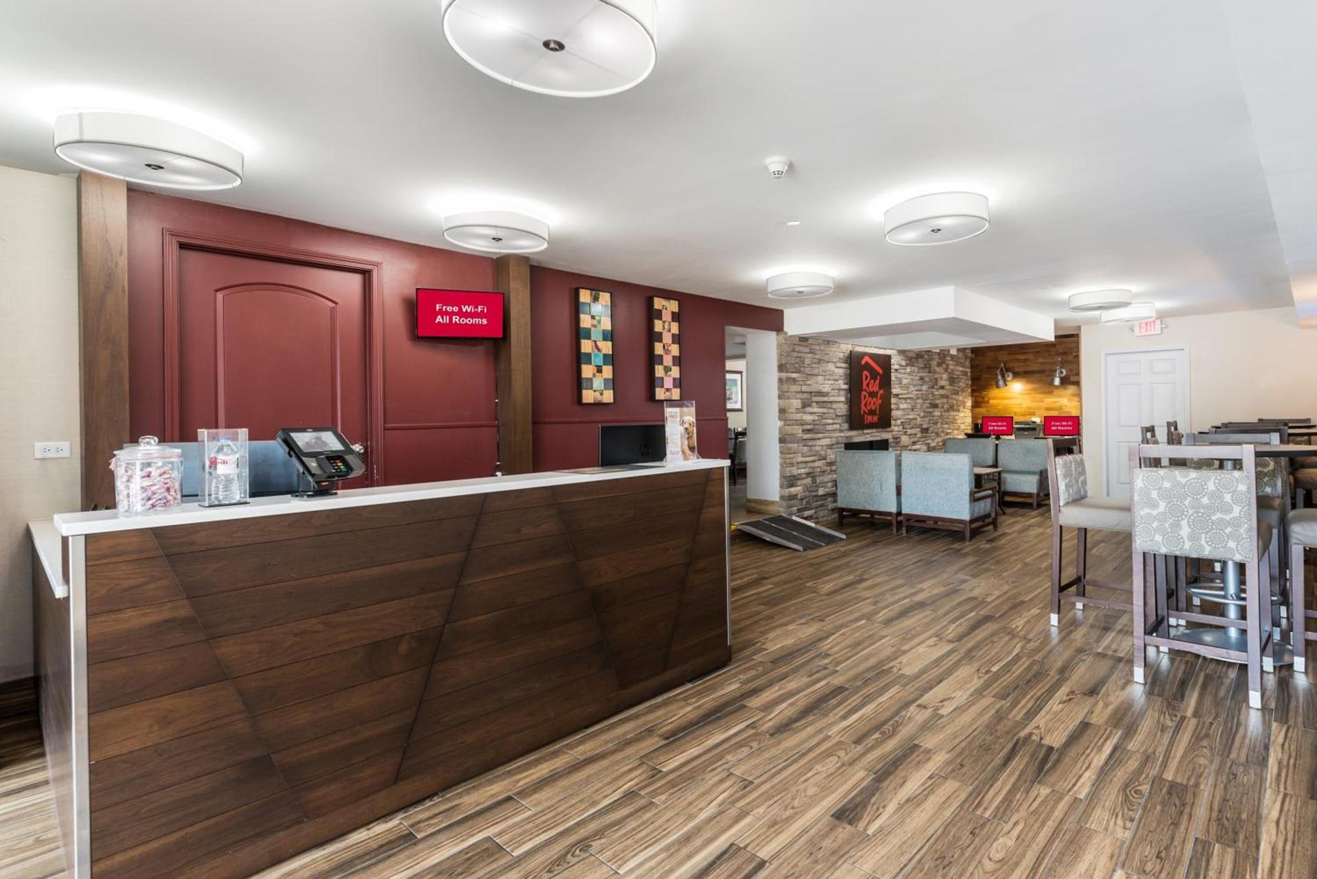 Red Roof Inn Morton Grove photo 2