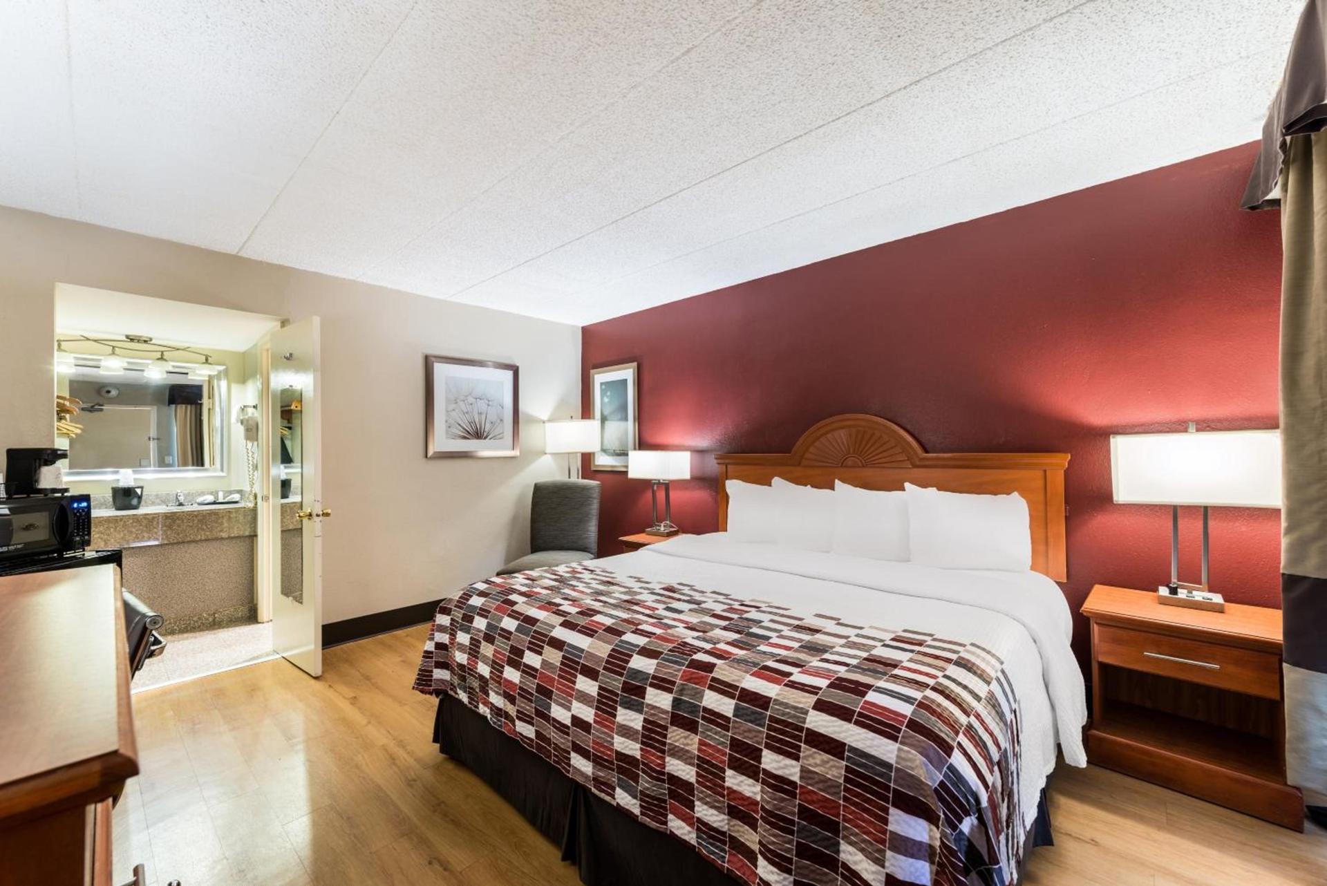 Red Roof Inn Morton Grove photo 8
