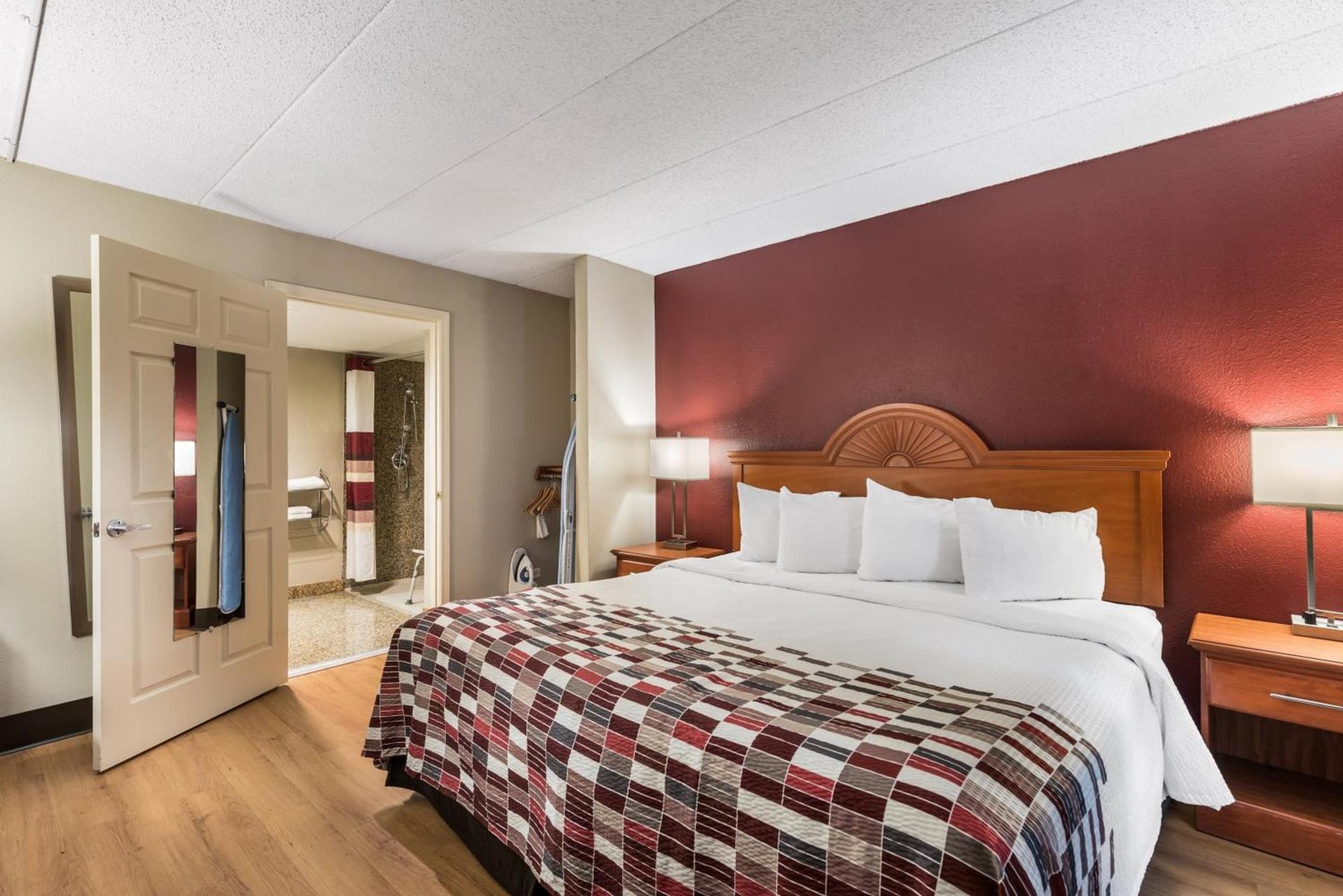 Red Roof Inn Morton Grove photo 15