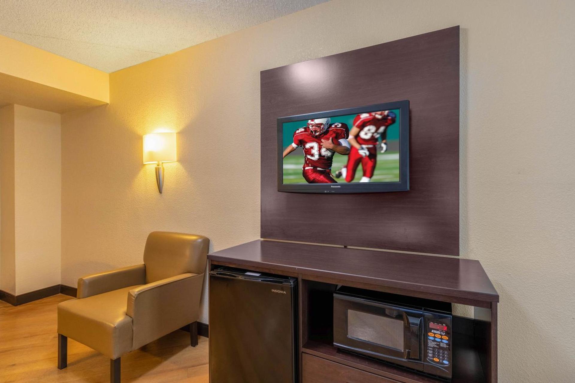 Red Roof Inn PLUS+ El Paso East photo 15