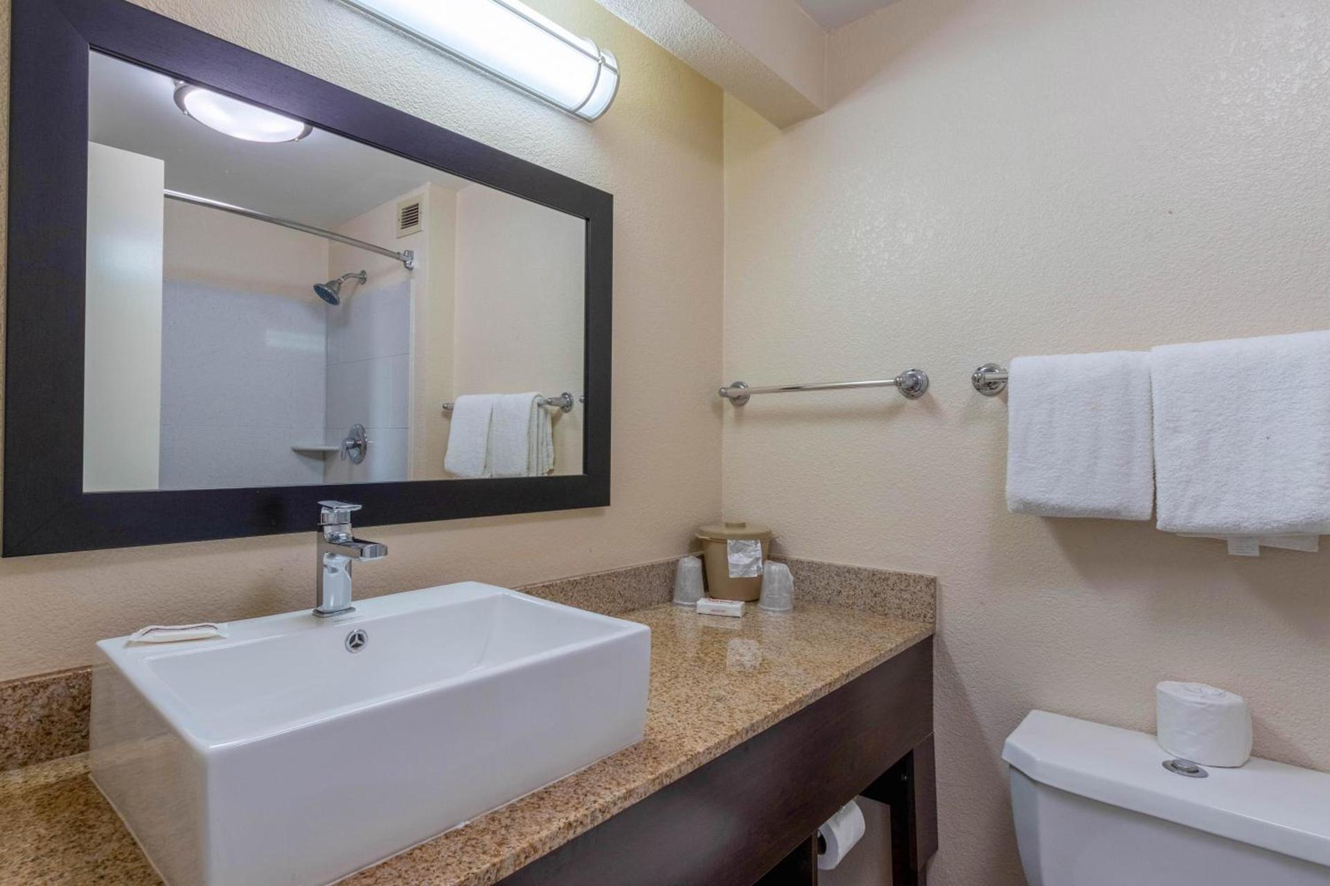 Red Roof Inn PLUS+ El Paso East photo 33