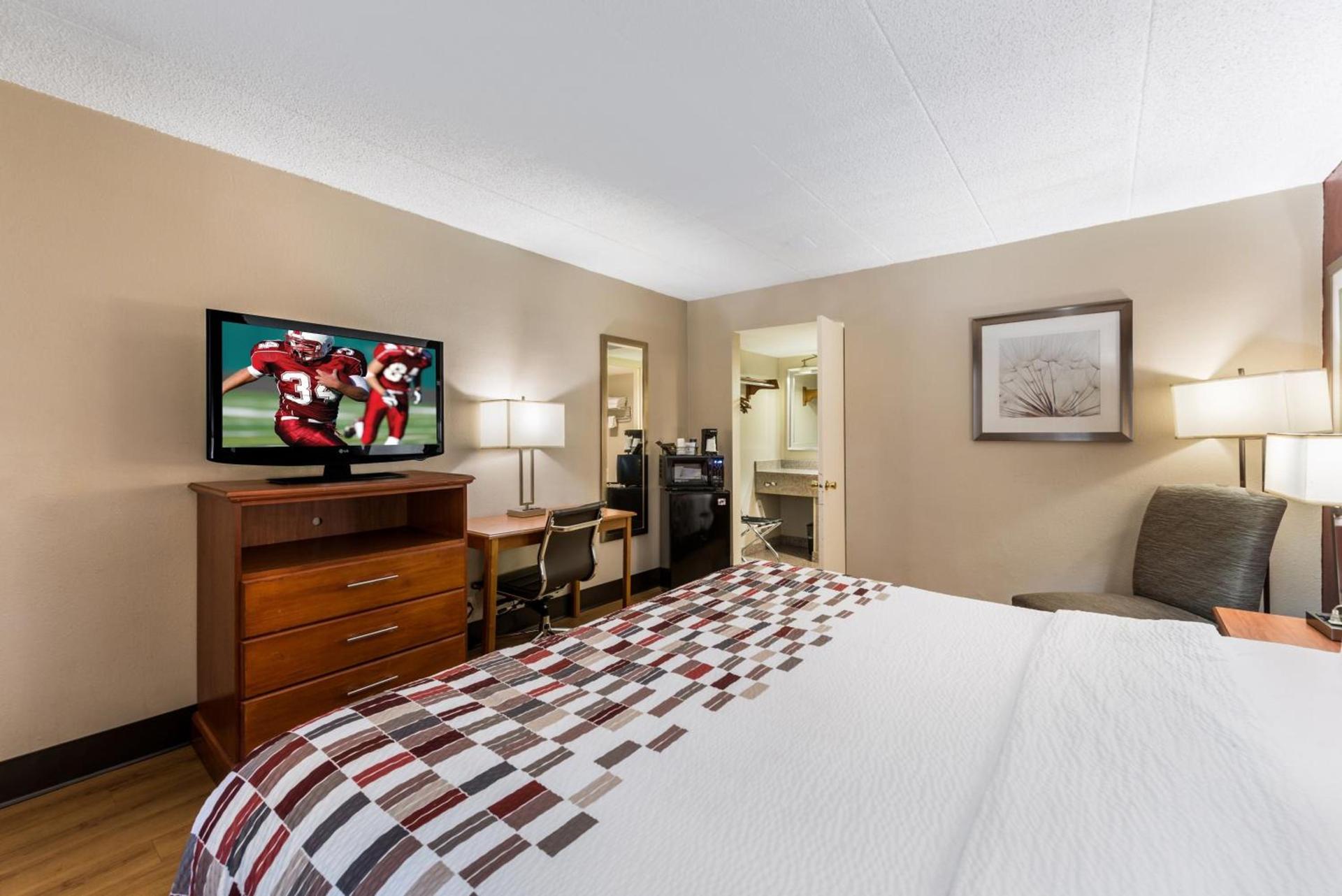 Red Roof Inn Morton Grove photo 9