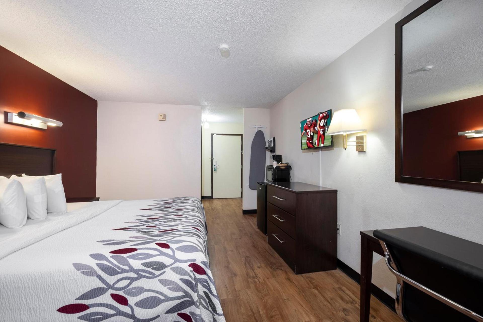 Red Roof Inn Charlotte - University photo 13