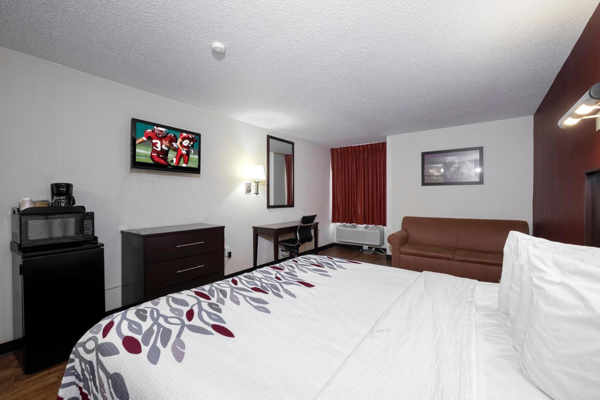 Red Roof Inn Charlotte - University photo 14