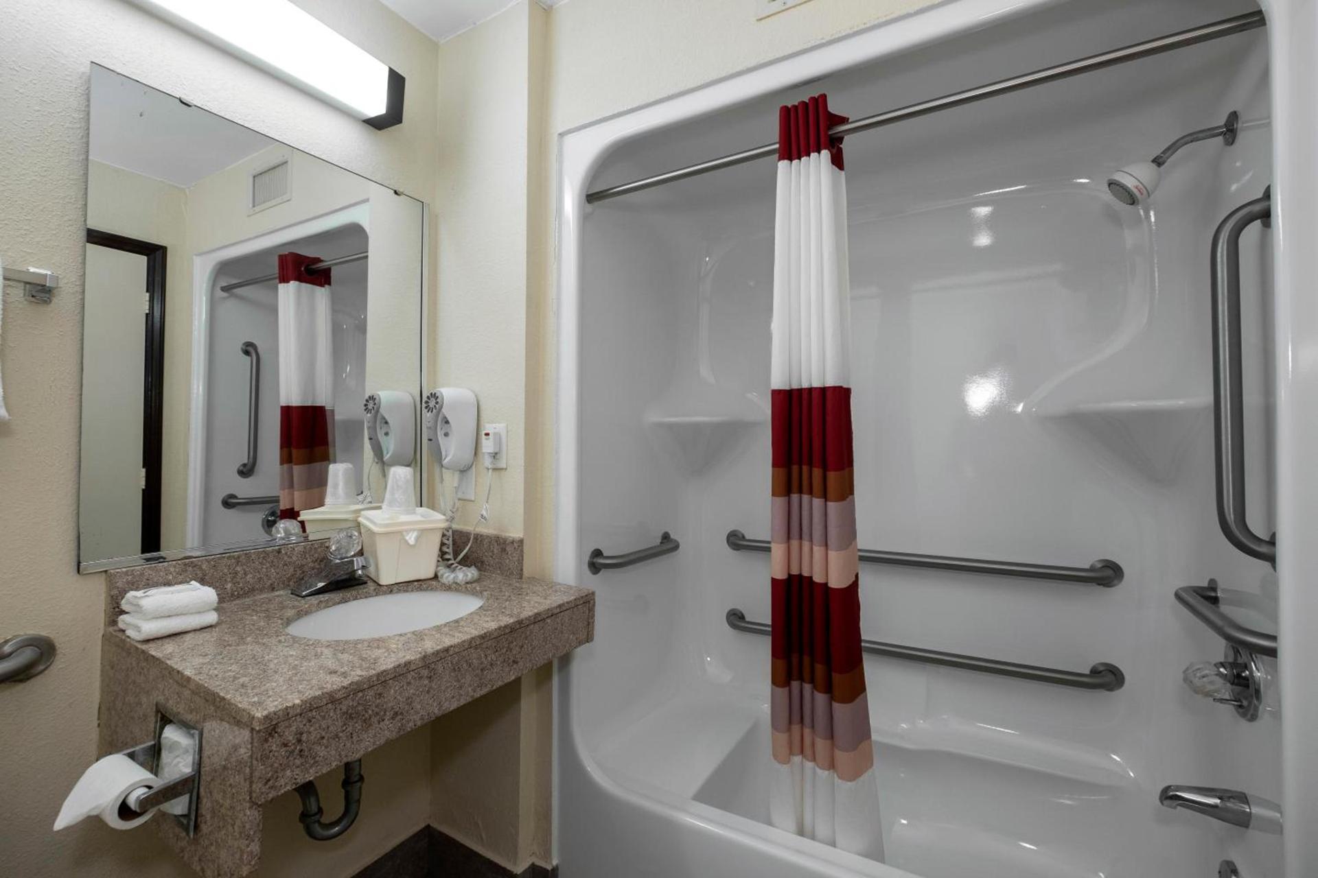 Red Roof Inn Charlotte - University photo 26