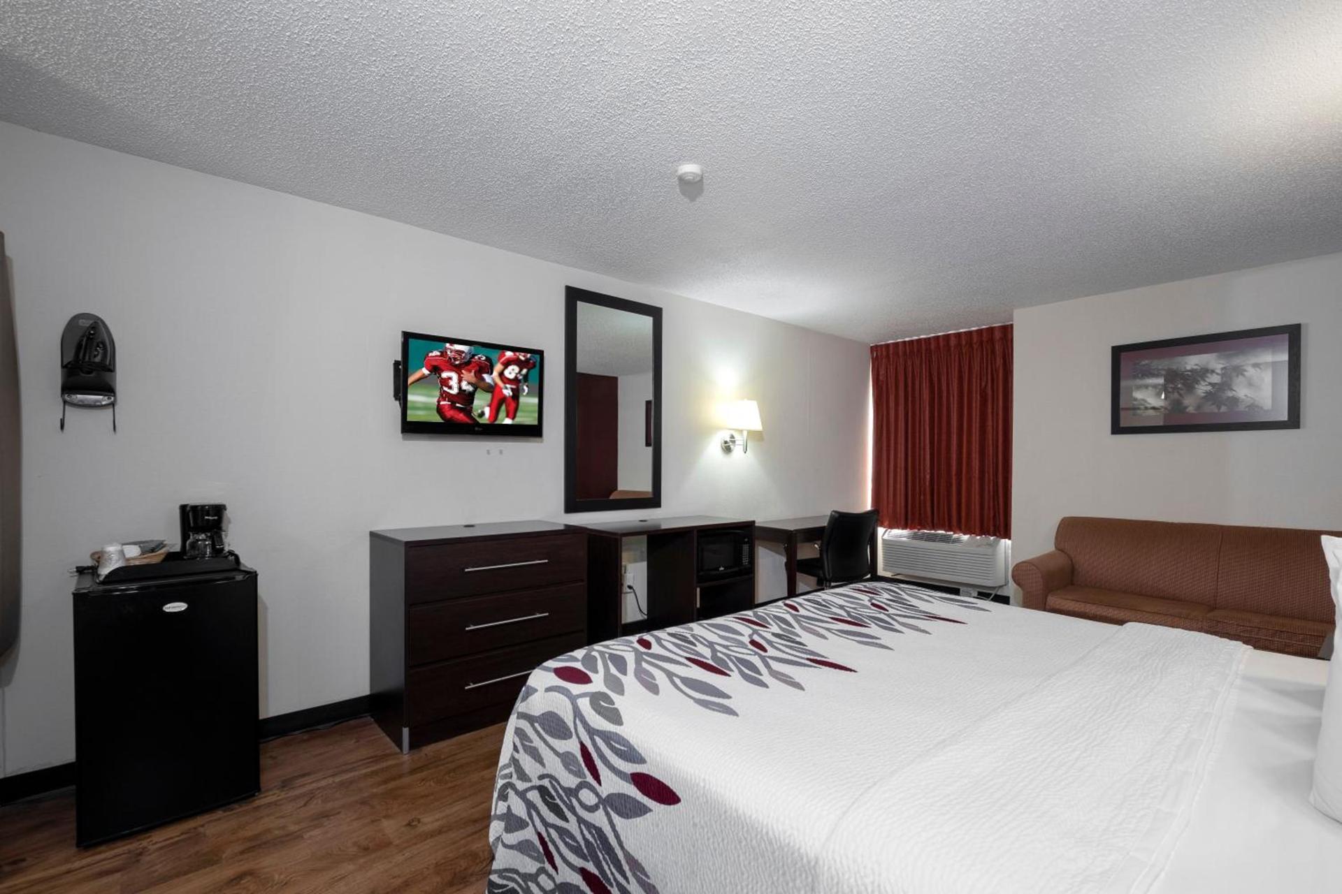 Red Roof Inn Charlotte - University photo 15