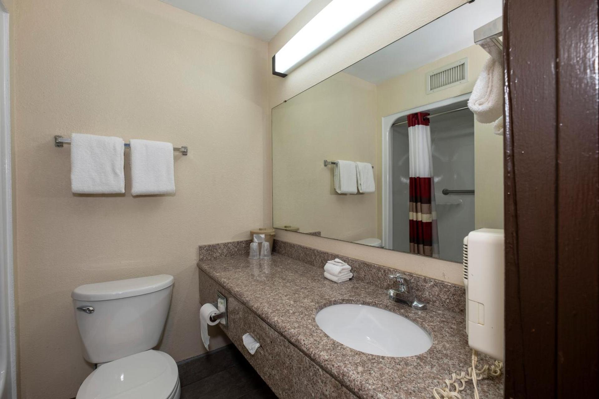 Red Roof Inn Charlotte - University photo 27