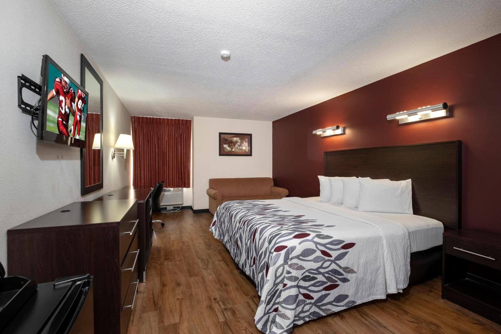 Red Roof Inn Charlotte - University photo 16