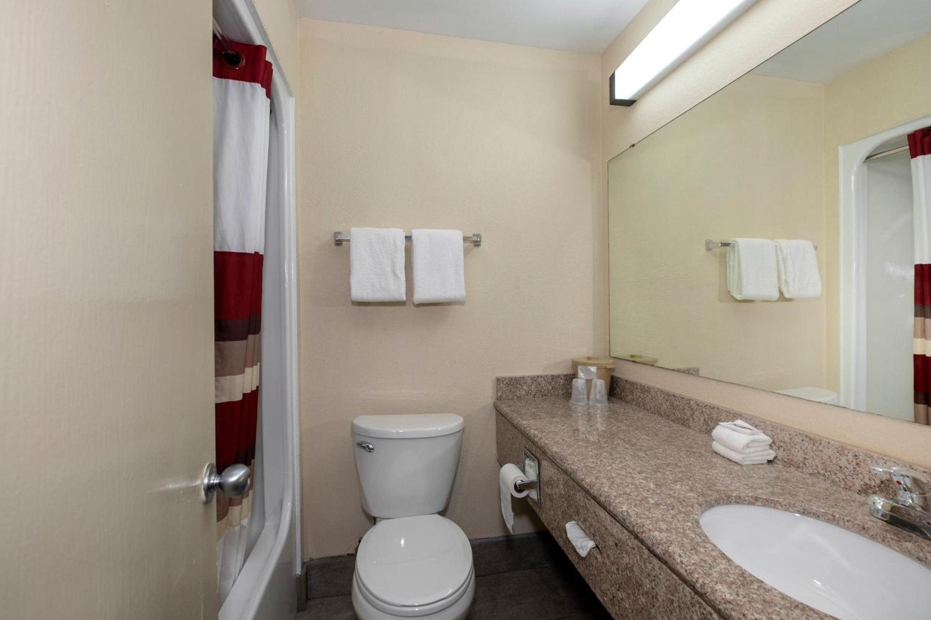 Red Roof Inn Charlotte - University photo 24
