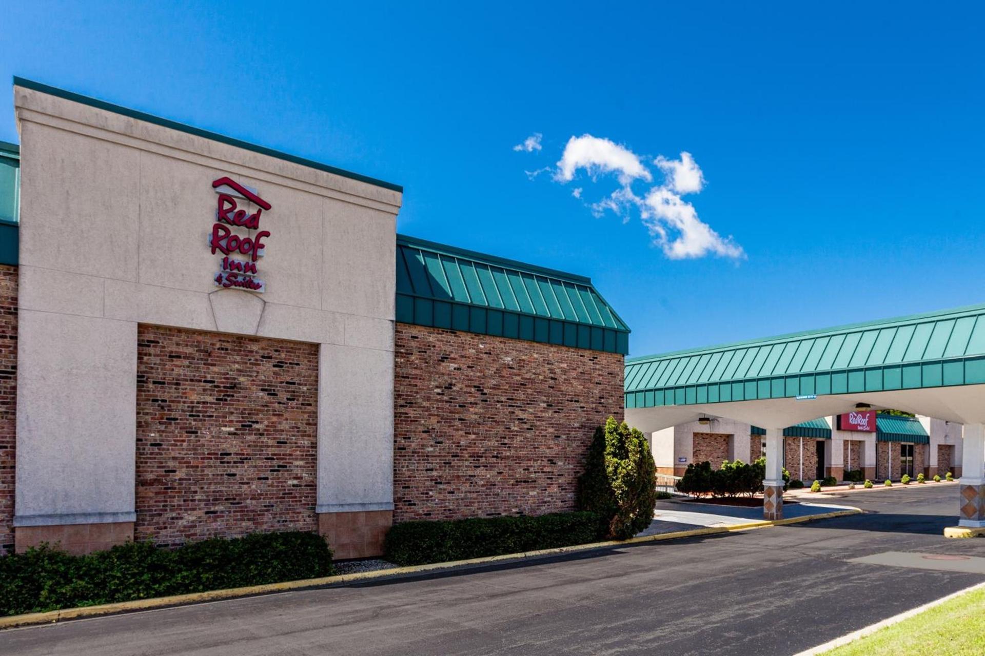 Red Roof Inn & Suites DeKalb photo 2