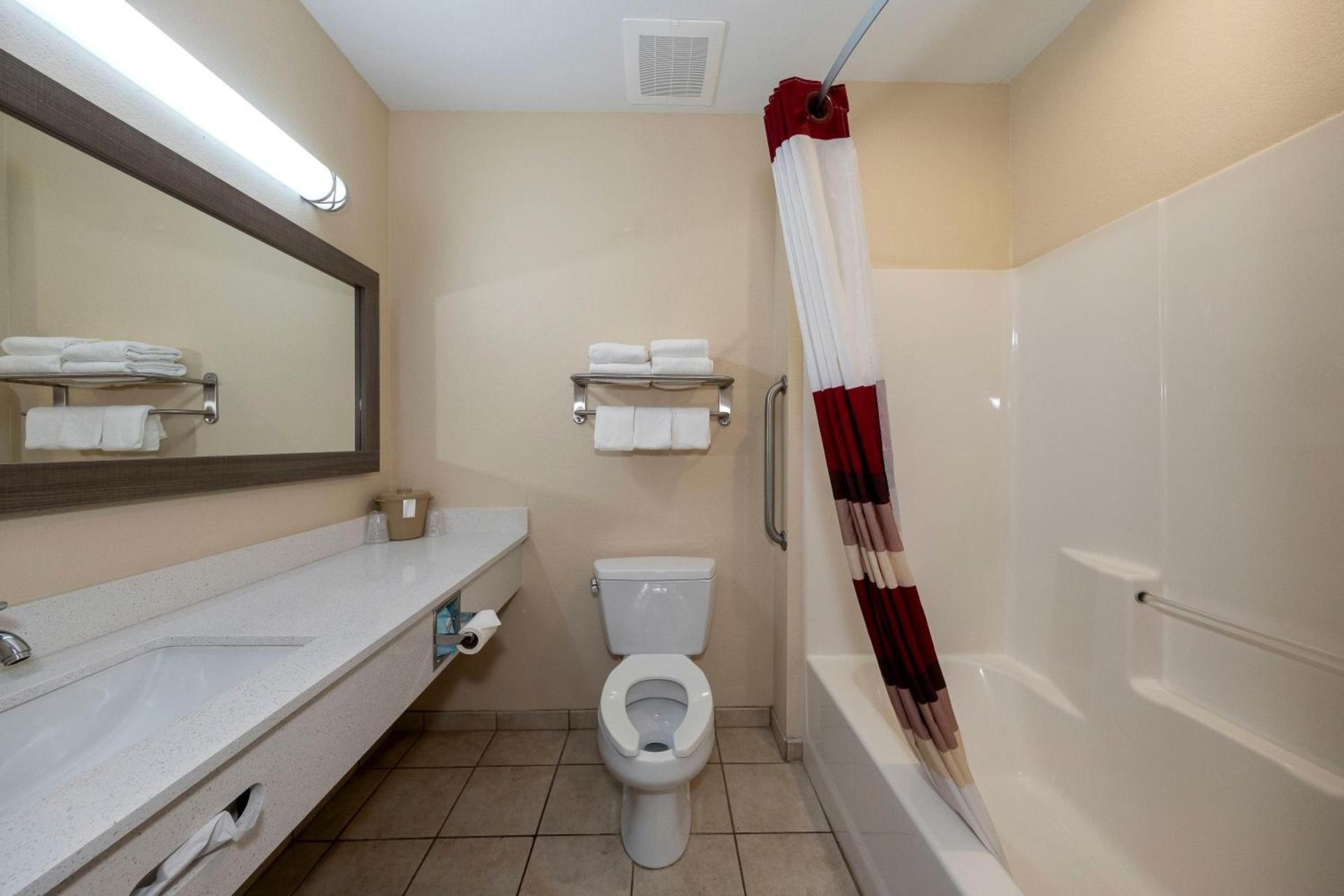 Red Roof Inn Panama City photo 43