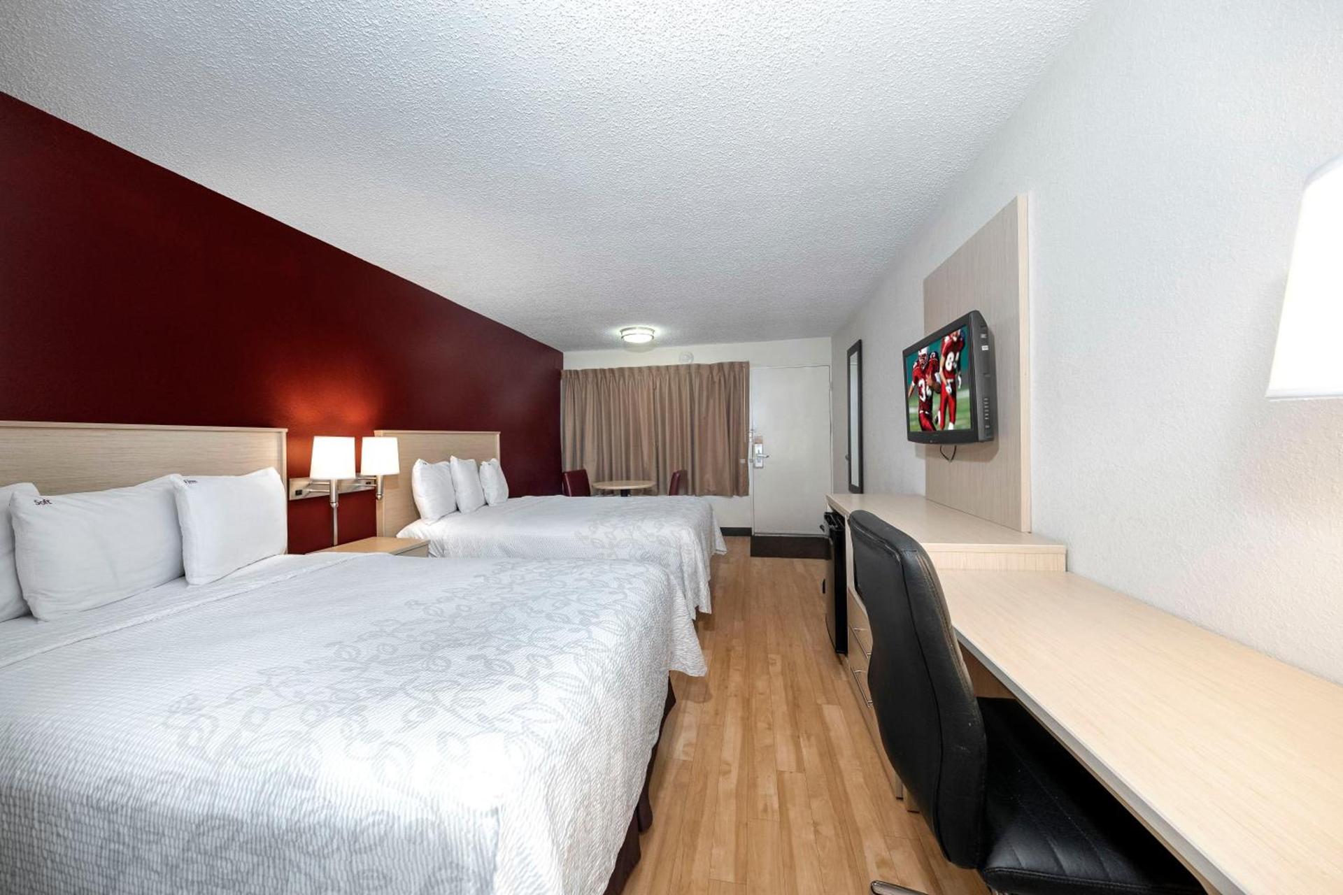 Red Roof Inn PLUS+ & Suites Naples Downtown-5th Ave S photo 43