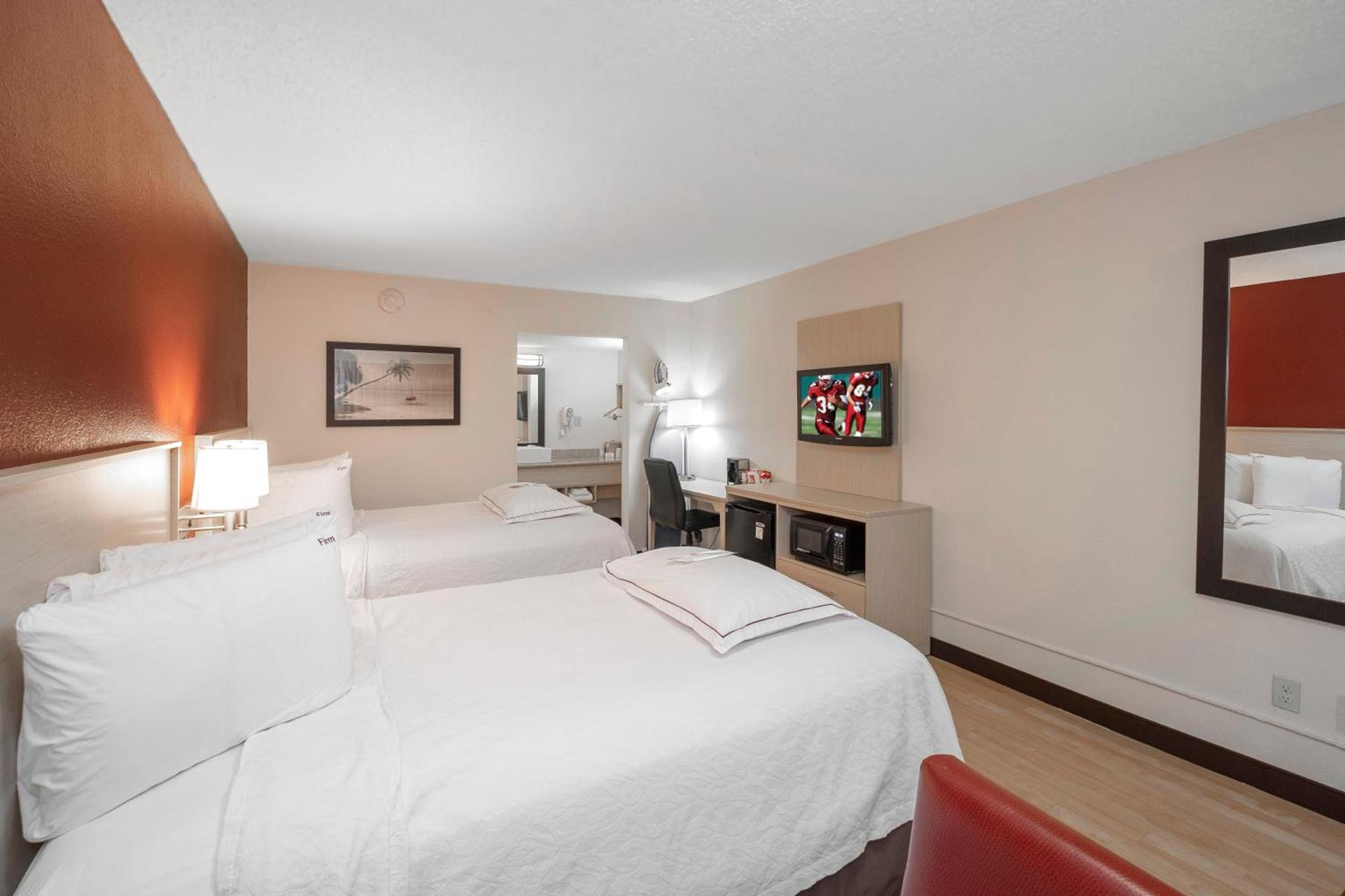 Red Roof Inn PLUS+ & Suites Naples Downtown-5th Ave S photo 36