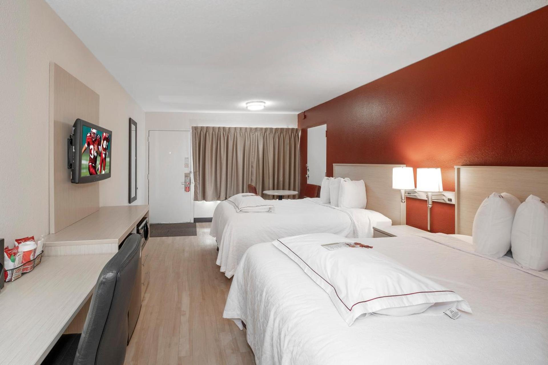 Red Roof Inn PLUS+ & Suites Naples Downtown-5th Ave S photo 35