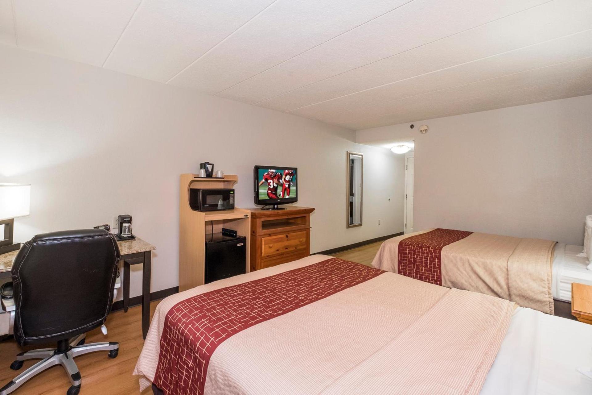 Red Roof Inn & Suites Stafford, VA - Quantico photo 14