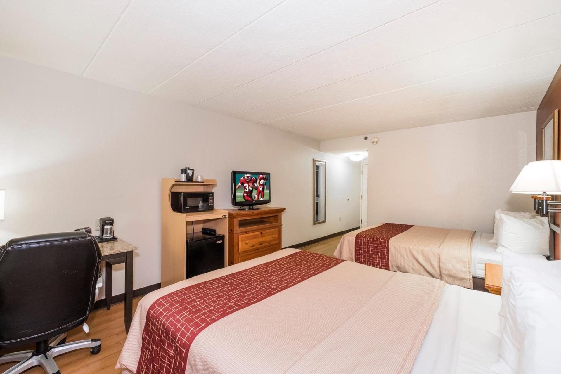 Red Roof Inn & Suites Stafford, VA - Quantico photo 15