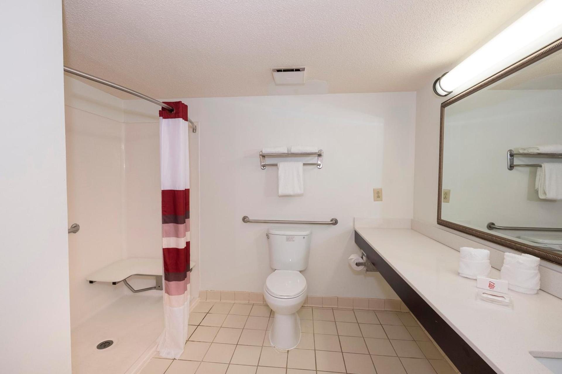 Red Roof Inn & Suites Stafford, VA - Quantico photo 26