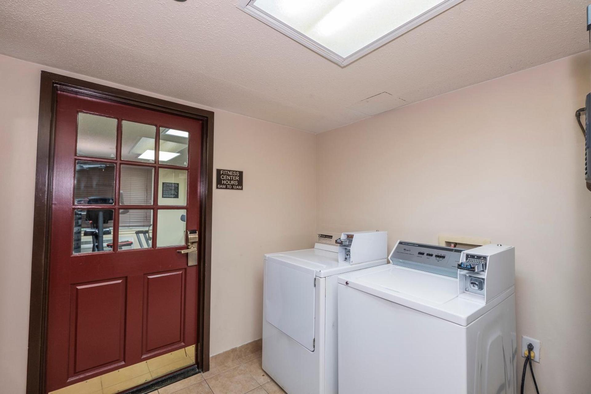 Red Roof Inn & Suites Stafford, VA - Quantico photo 11