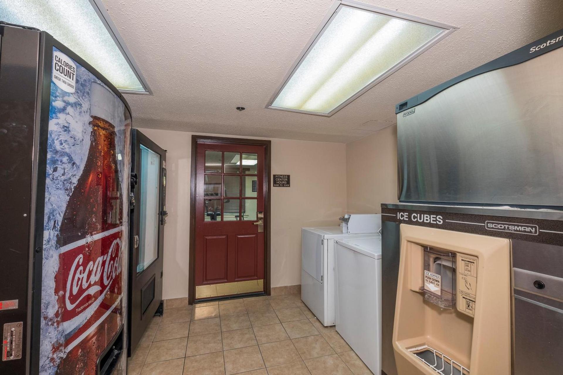 Red Roof Inn & Suites Stafford, VA - Quantico photo 12