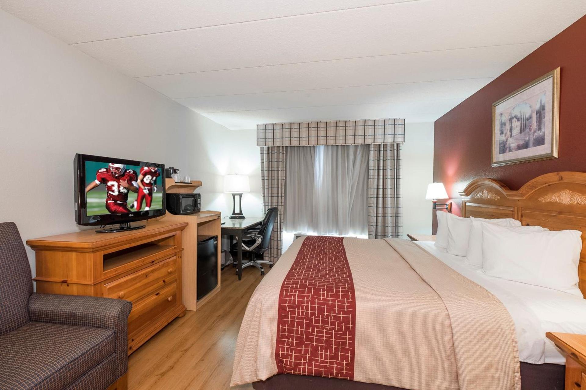 Red Roof Inn & Suites Stafford, VA - Quantico photo 17
