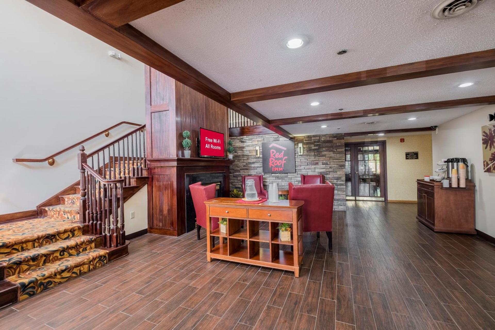 Red Roof Inn & Suites Stafford, VA - Quantico photo 9