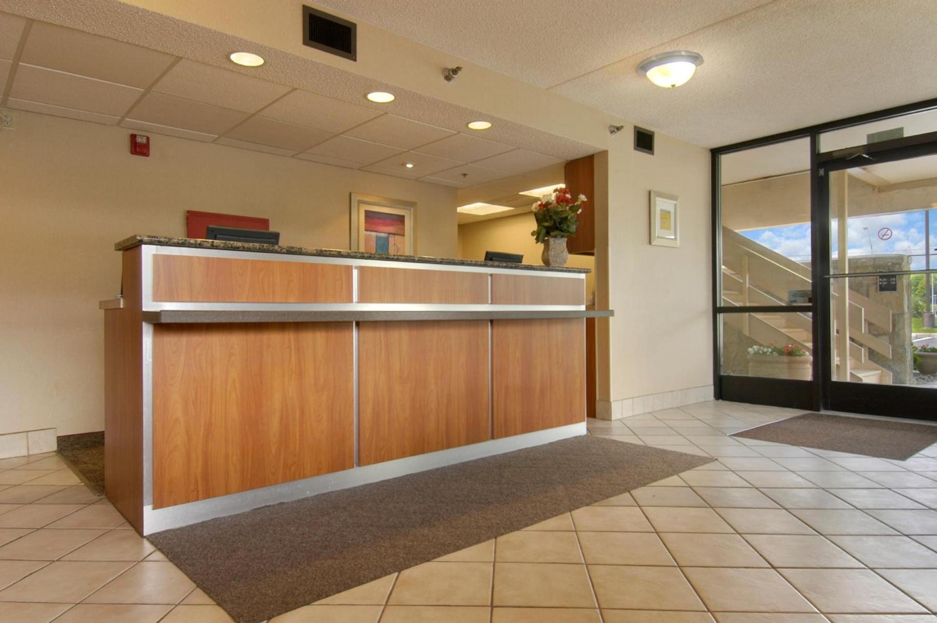 Red Roof Inn Dayton - Fairborn/Nutter Center photo 2