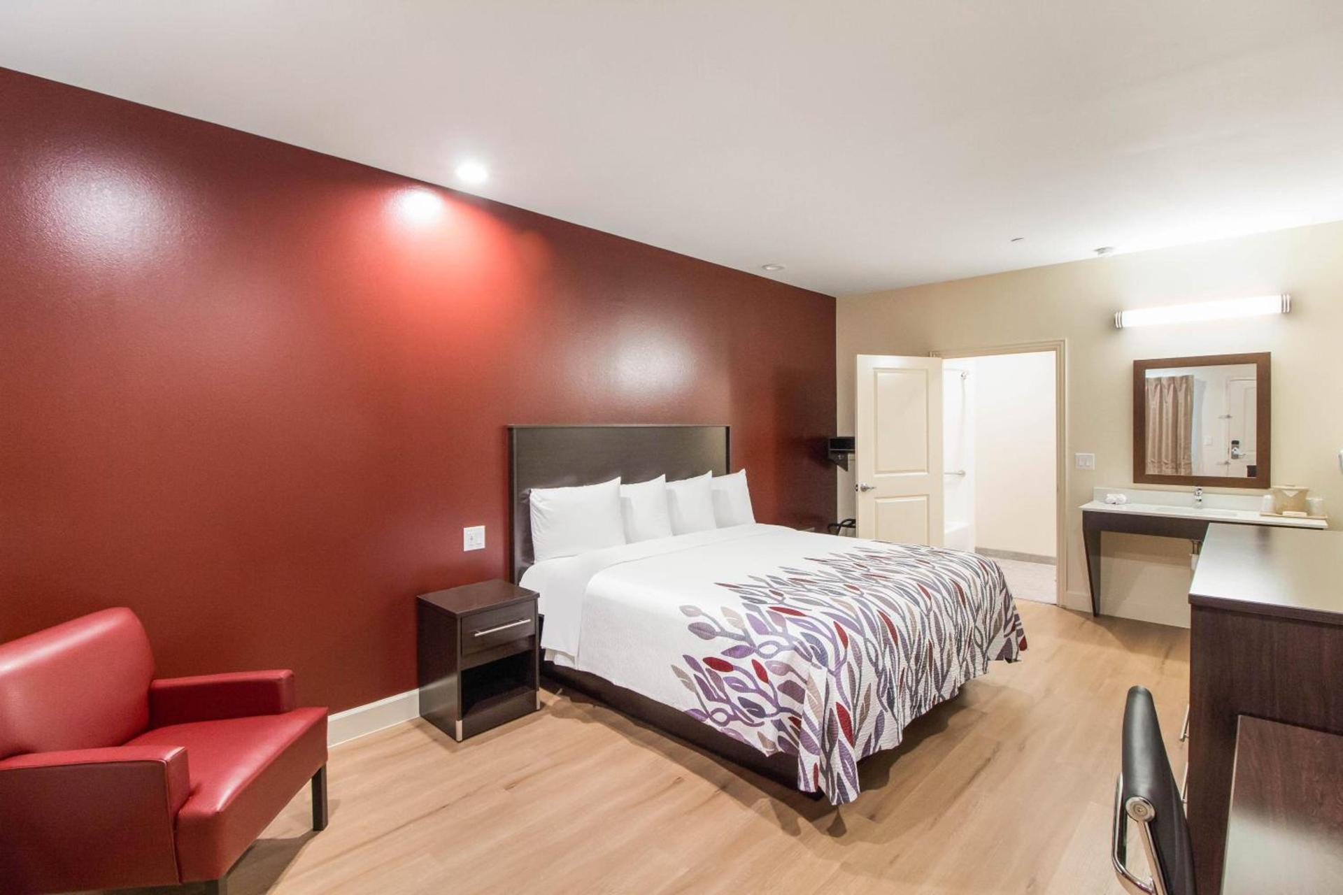 Red Roof Inn Houston - Willowbrook photo 25