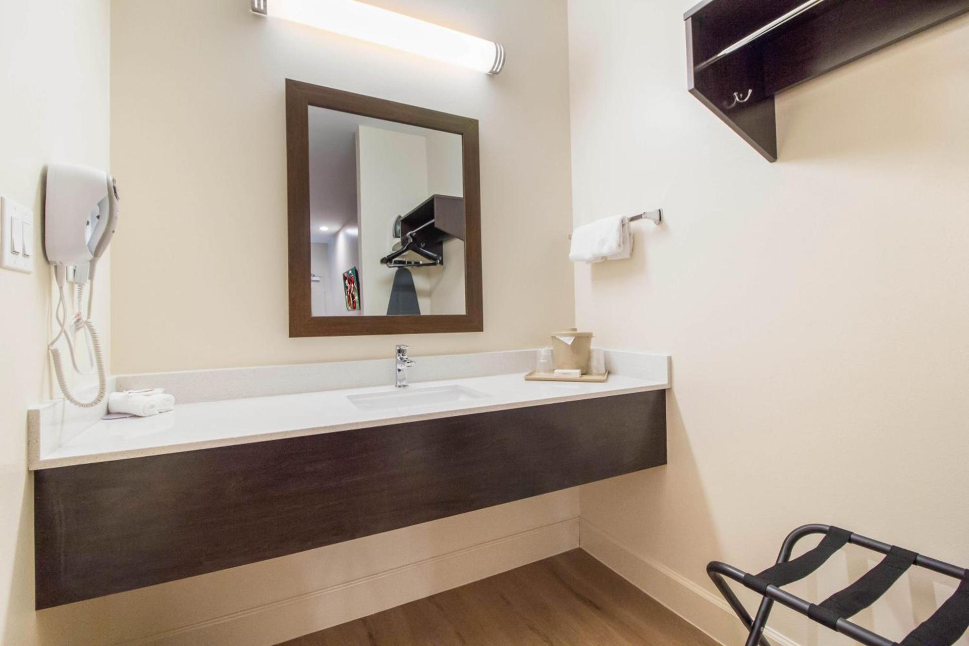Red Roof Inn Houston - Willowbrook photo 30