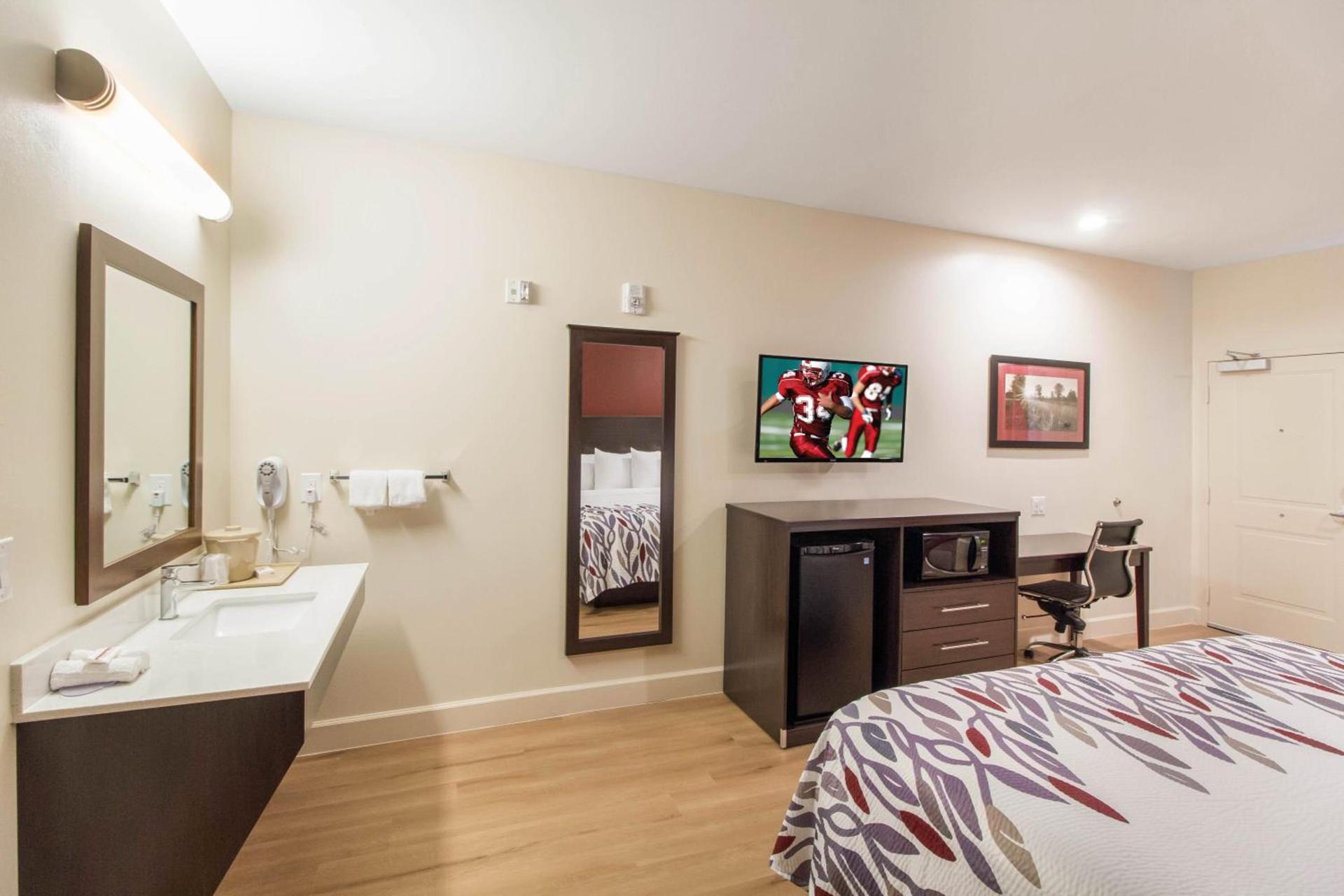 Red Roof Inn Houston - Willowbrook photo 27