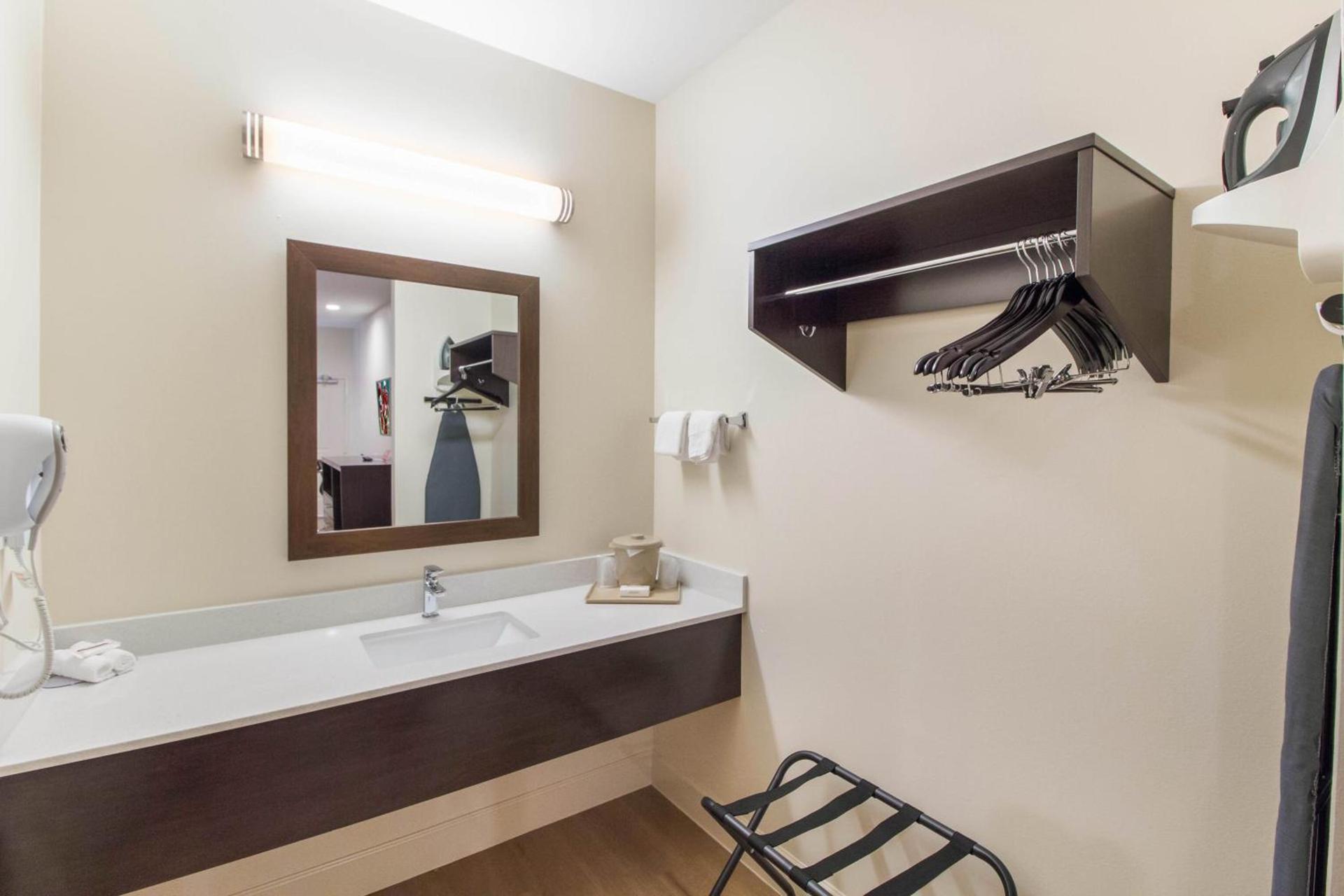 Red Roof Inn Houston - Willowbrook photo 31