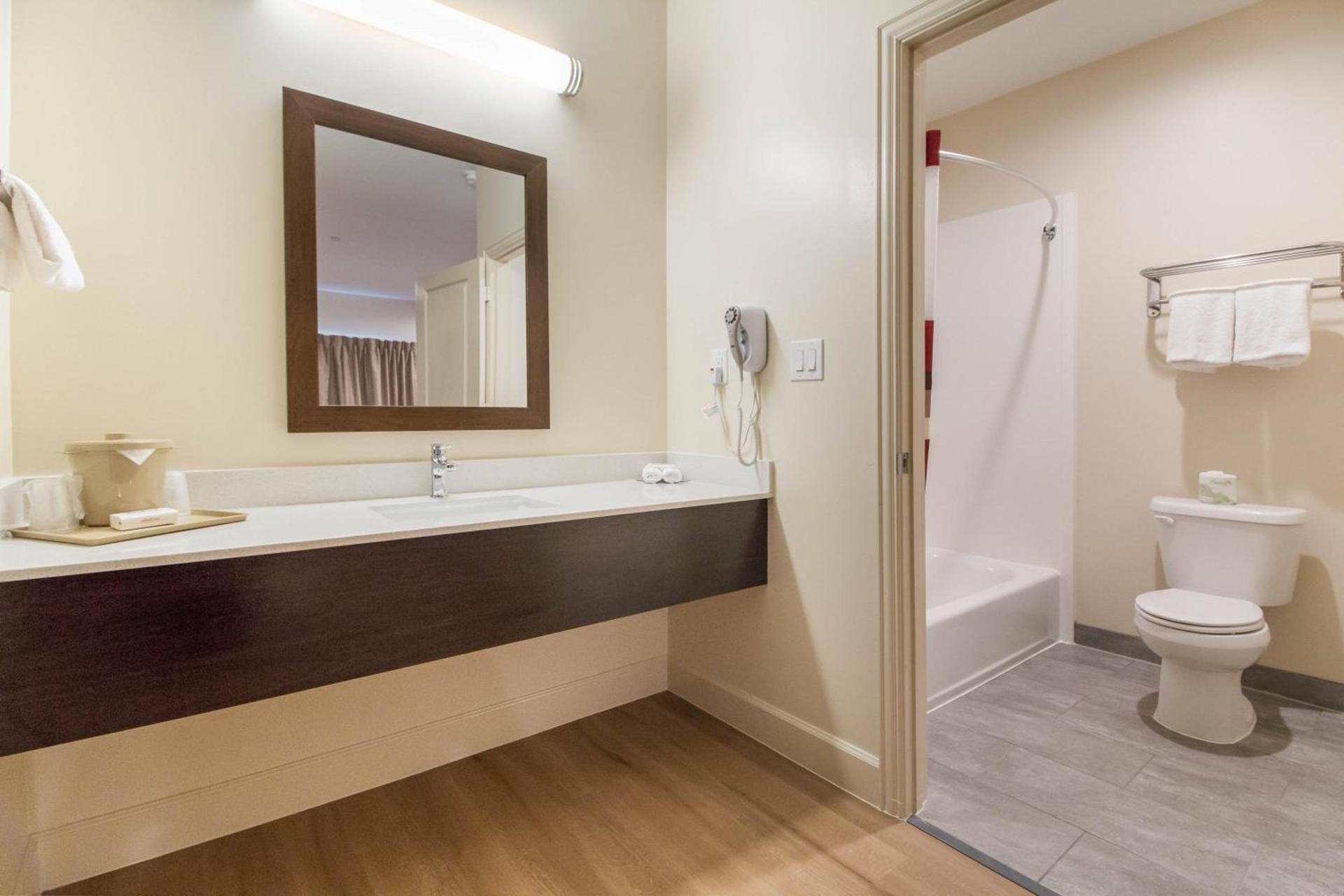 Red Roof Inn Houston - Willowbrook photo 29