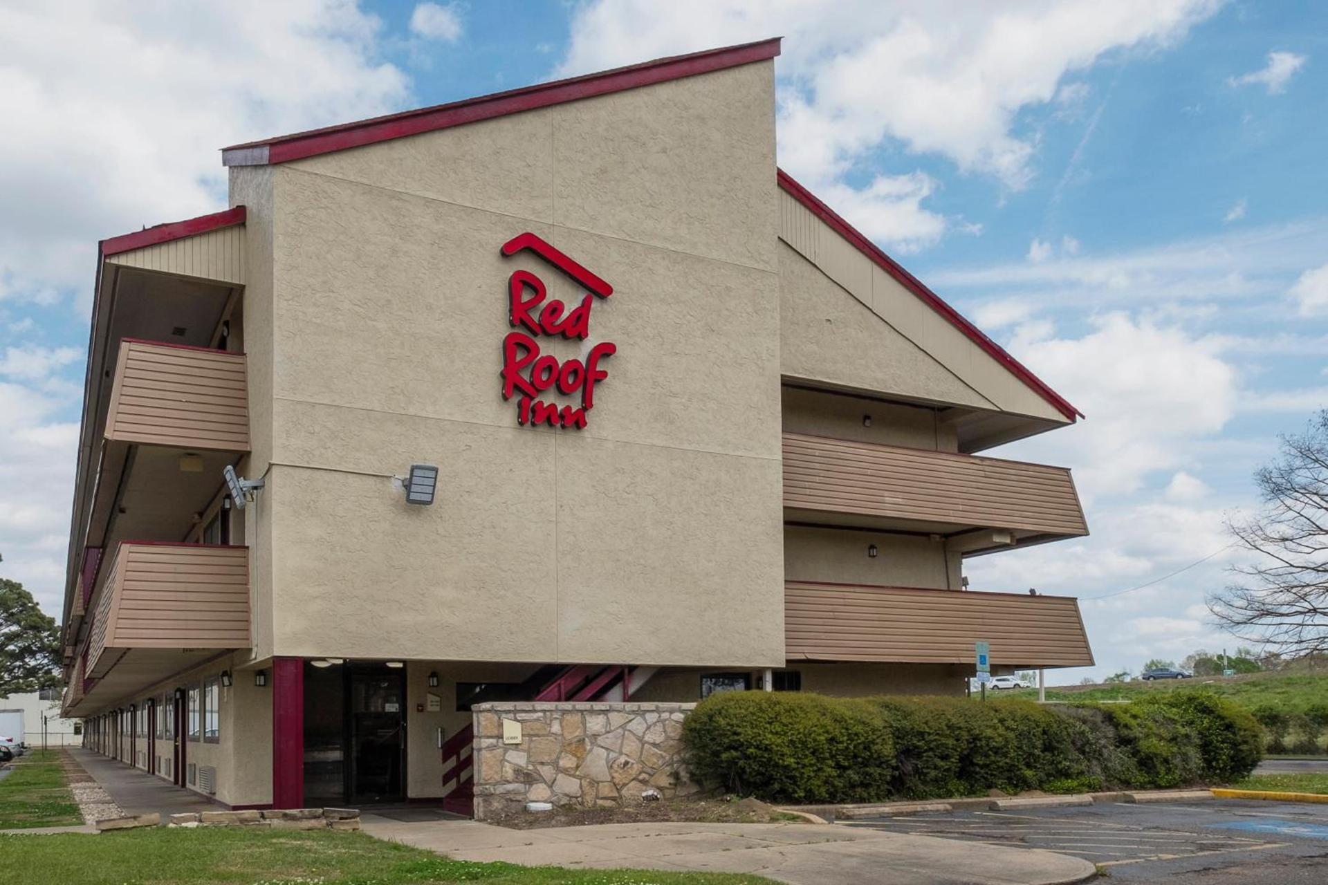 Red Roof Inn Jackson Downtown - Fairgrounds photo 1