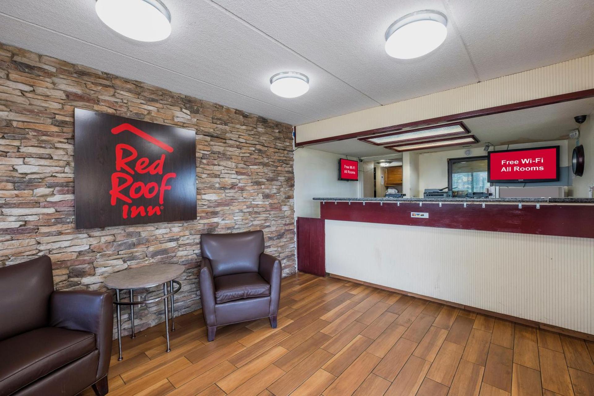 Red Roof Inn Jackson Downtown - Fairgrounds photo 3