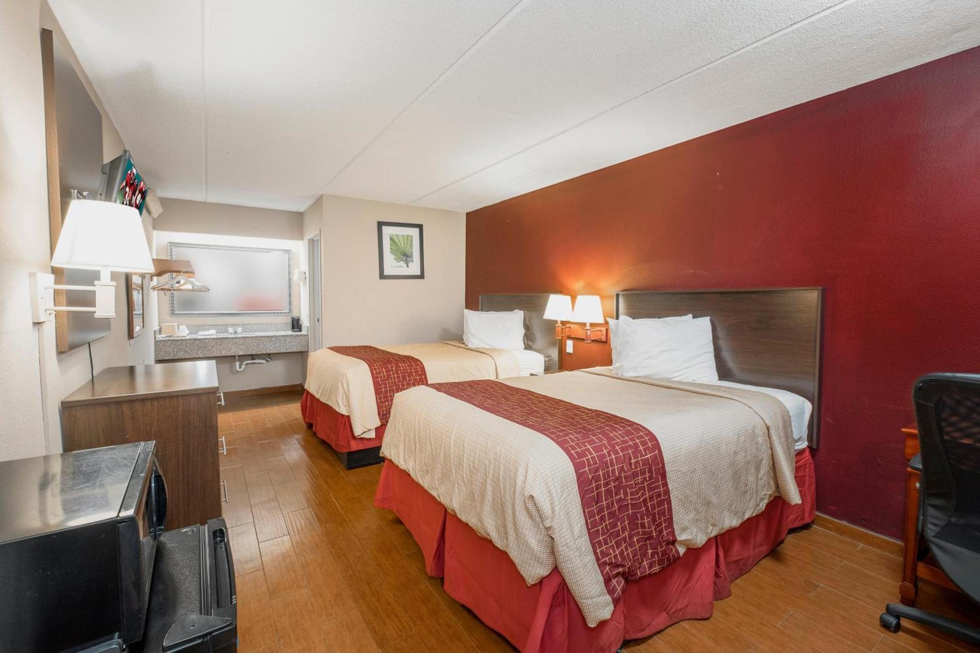 Red Roof Inn Jackson Downtown - Fairgrounds photo 15