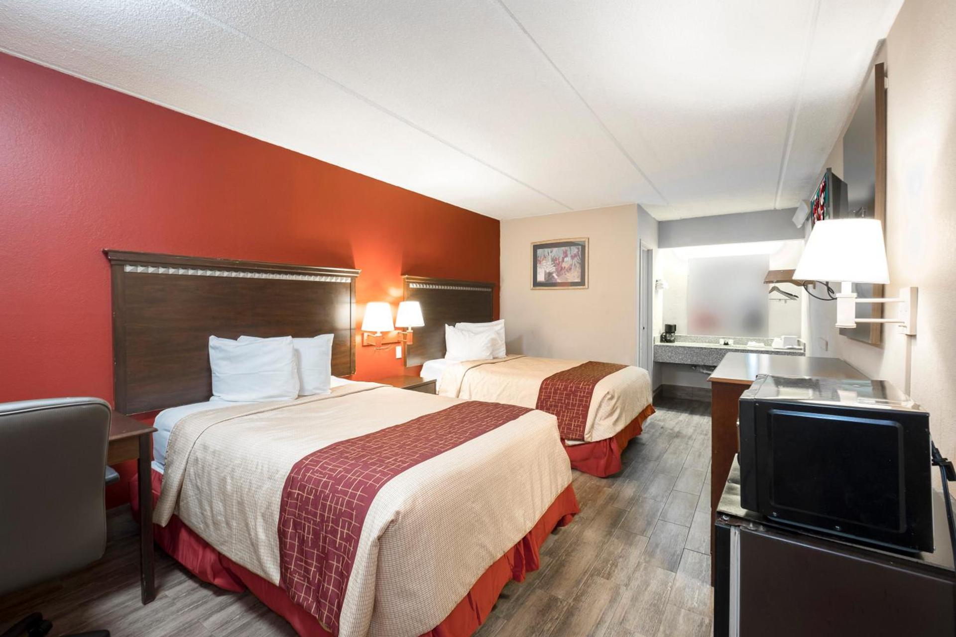 Red Roof Inn Jackson Downtown - Fairgrounds photo 16