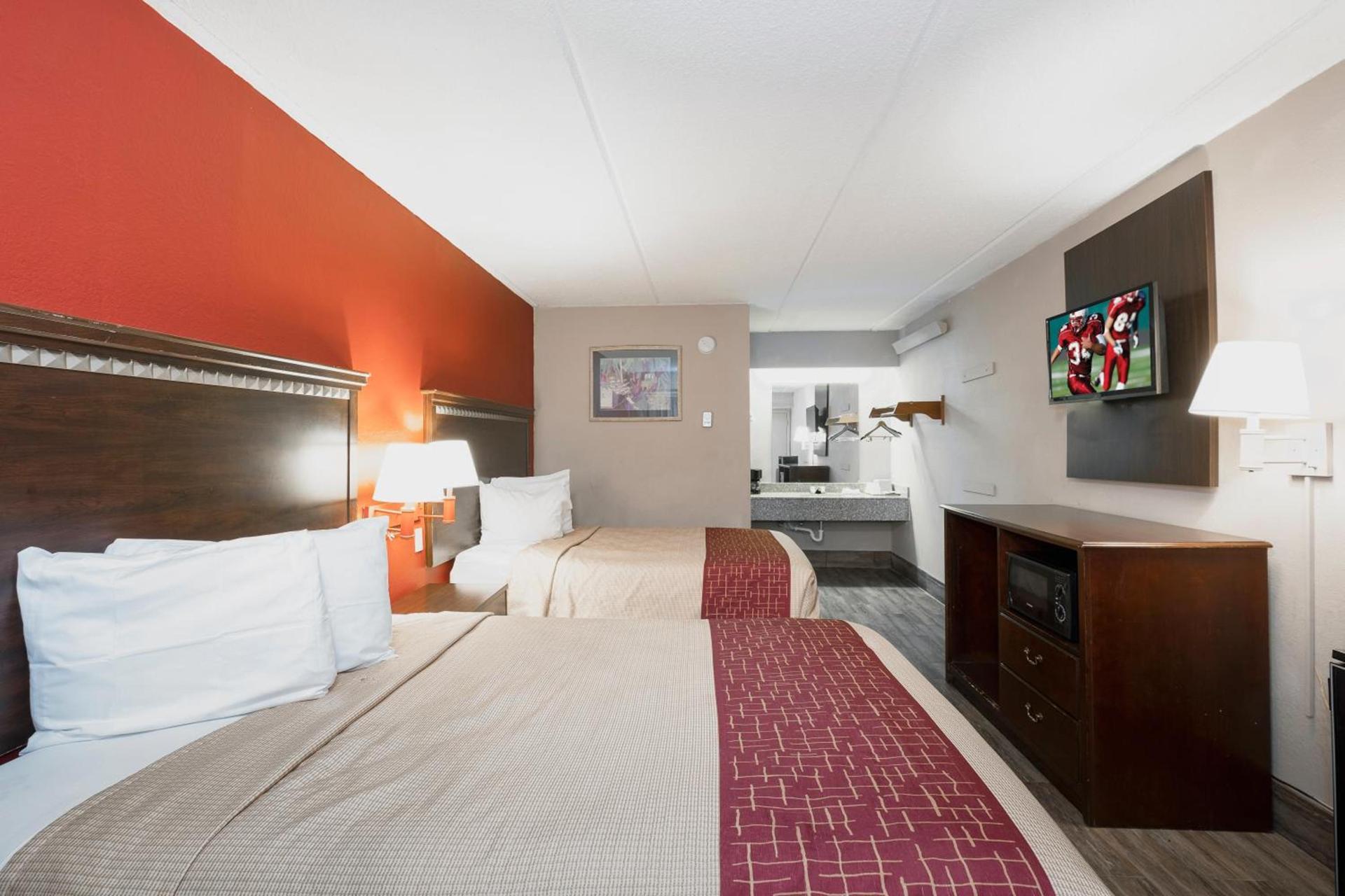 Red Roof Inn Jackson Downtown - Fairgrounds photo 18