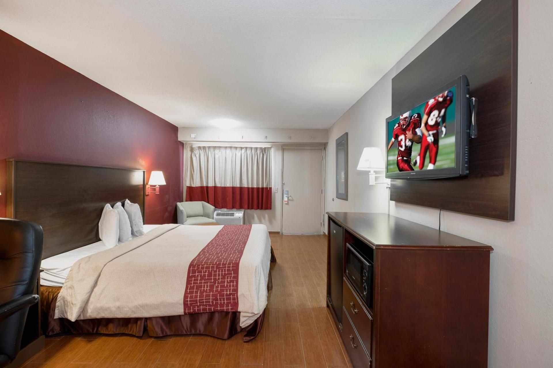 Red Roof Inn Jackson Downtown - Fairgrounds photo 10