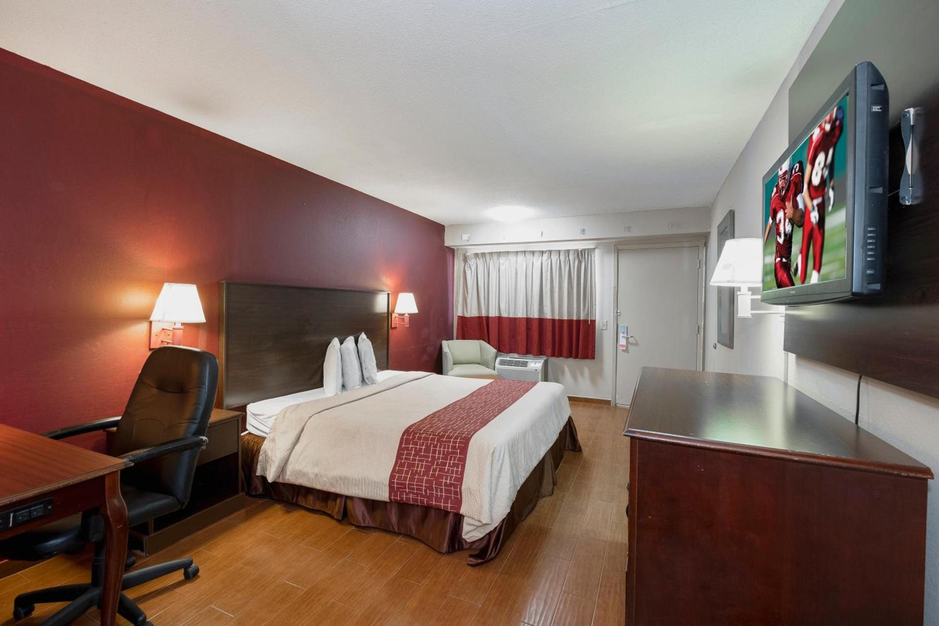 Red Roof Inn Jackson Downtown - Fairgrounds photo 12