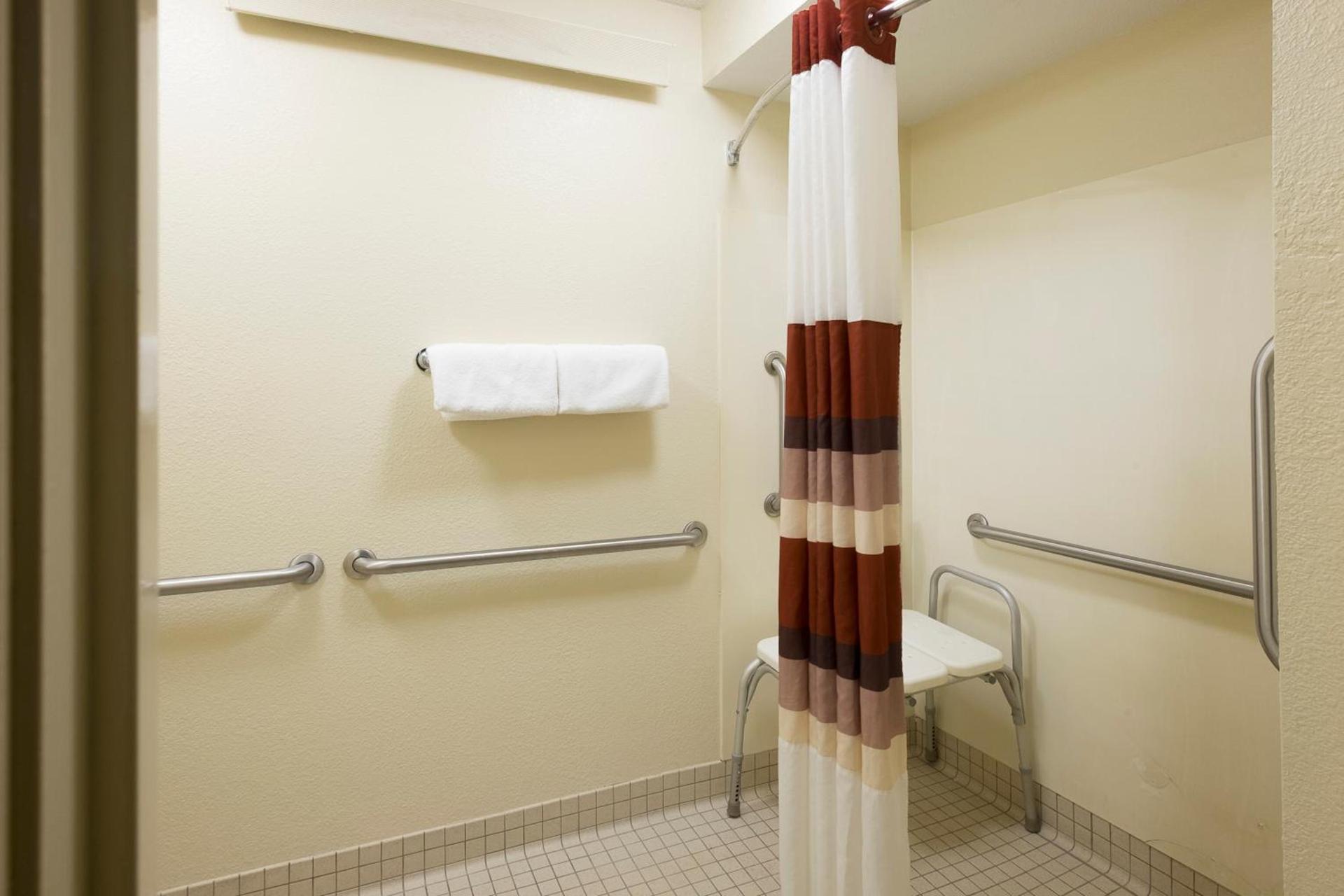 Red Roof Inn PLUS+ Wilmington - Newark photo 36