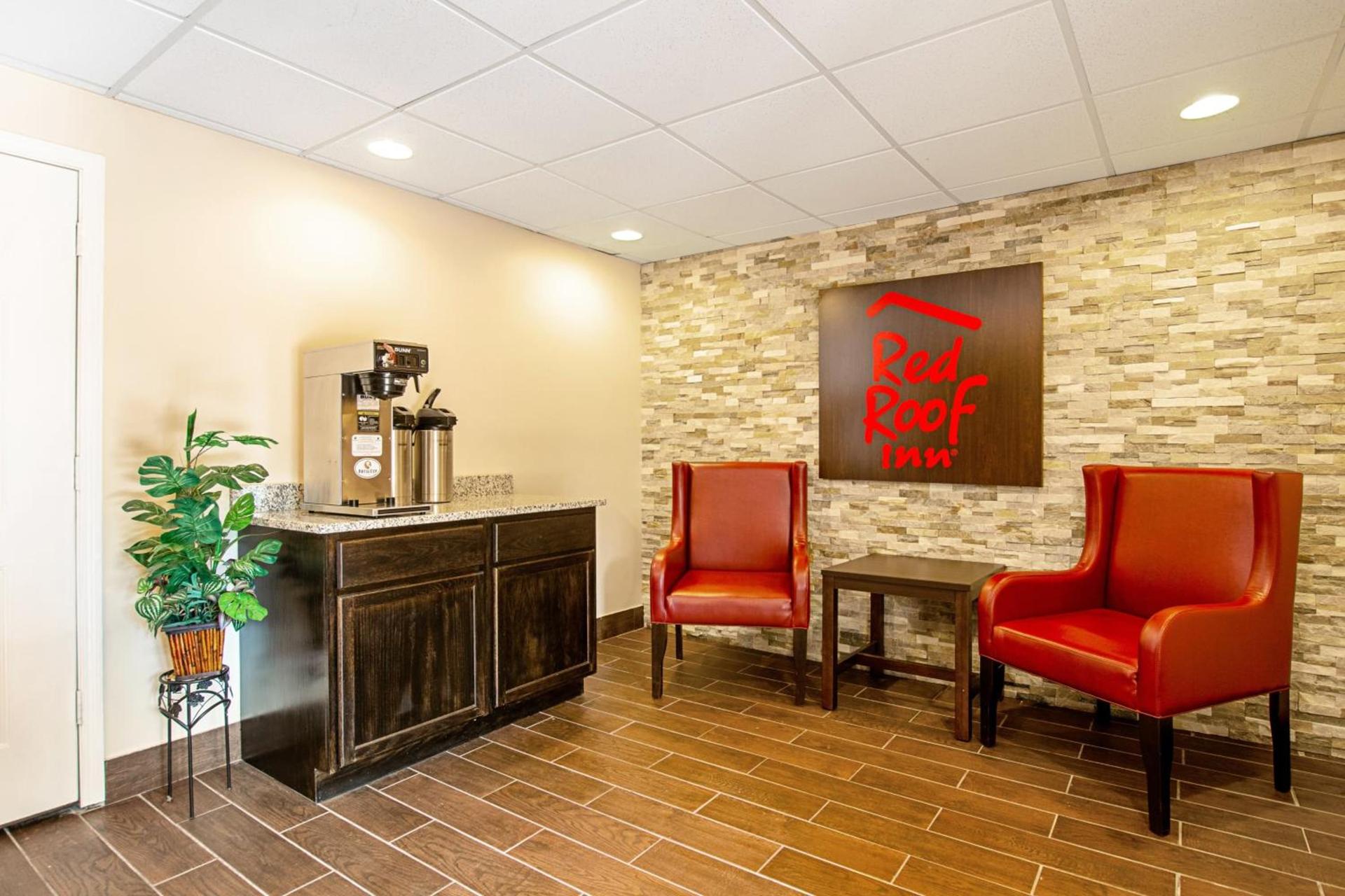 Red Roof Inn Scottsburg photo 9