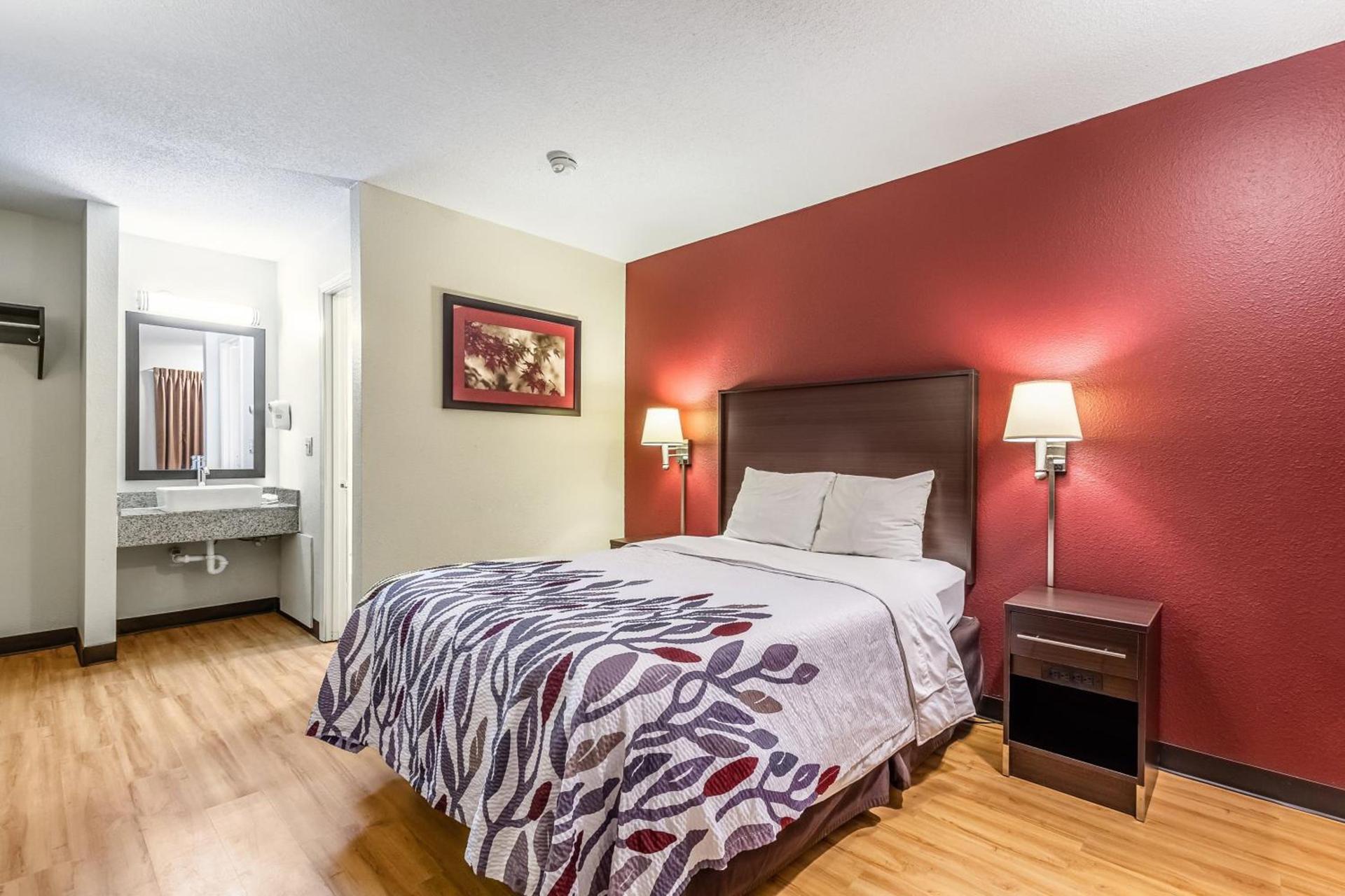 Red Roof Inn Scottsburg photo 12