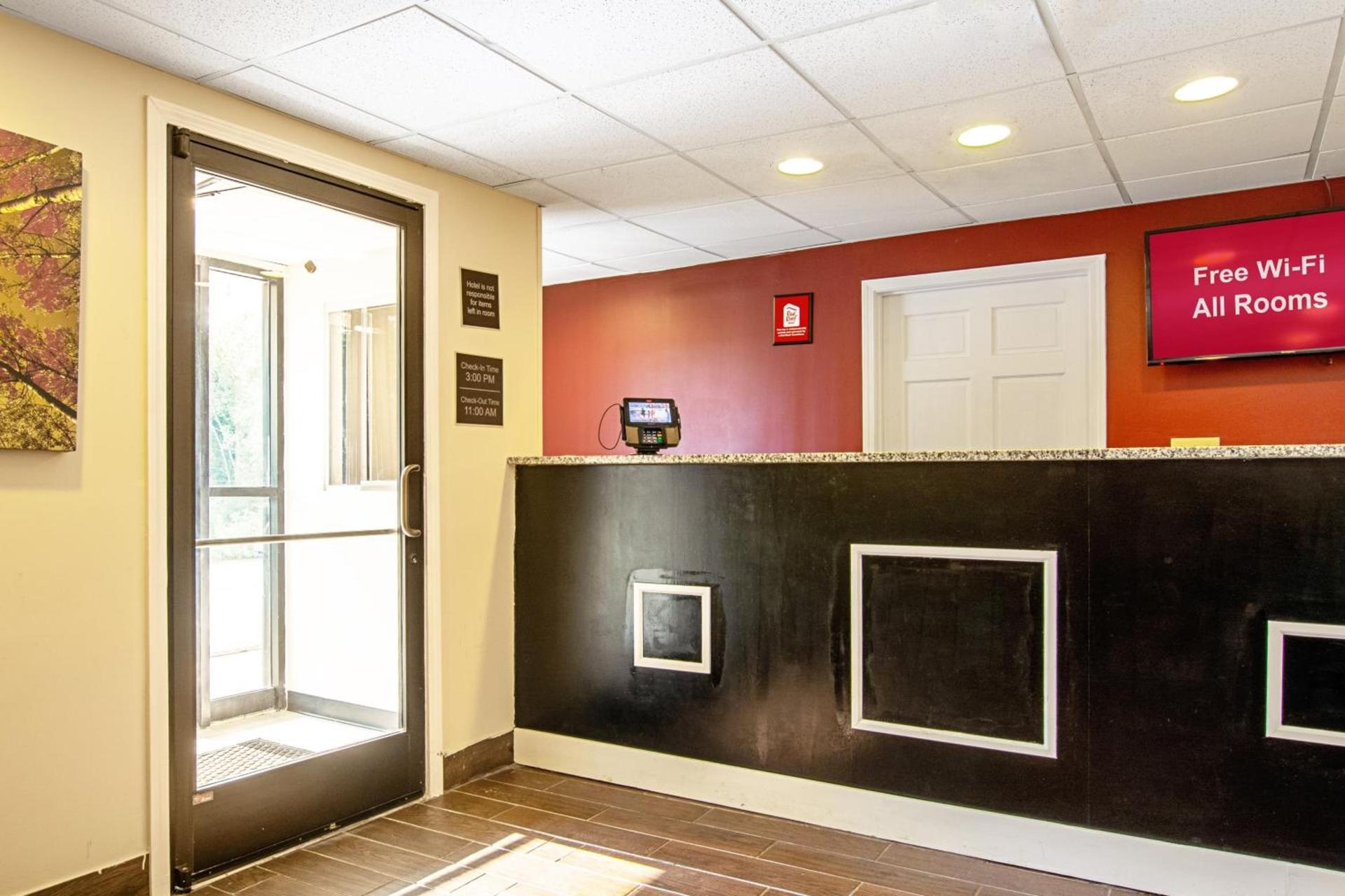 Red Roof Inn Scottsburg photo 7