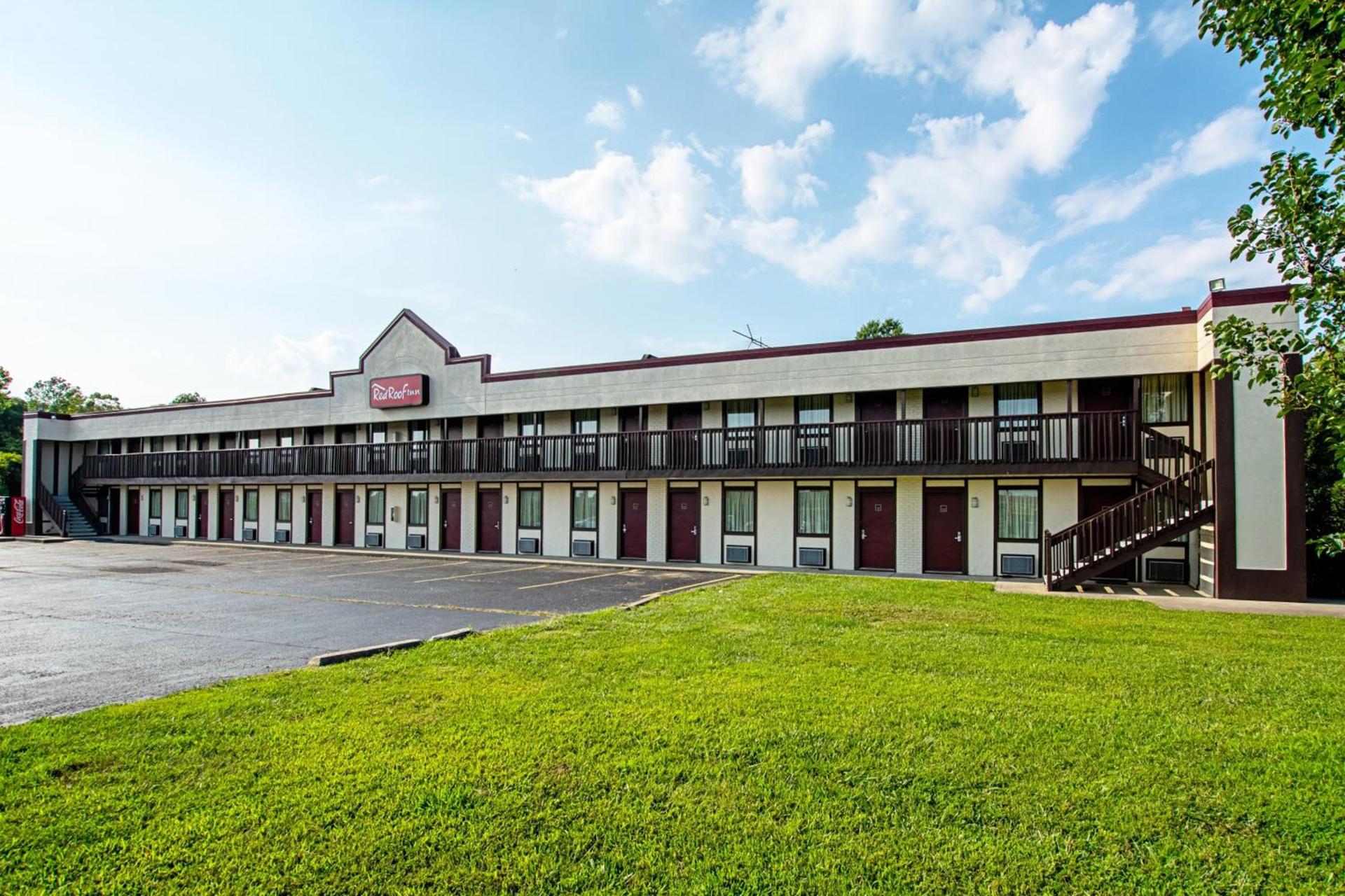 Red Roof Inn Scottsburg photo 2