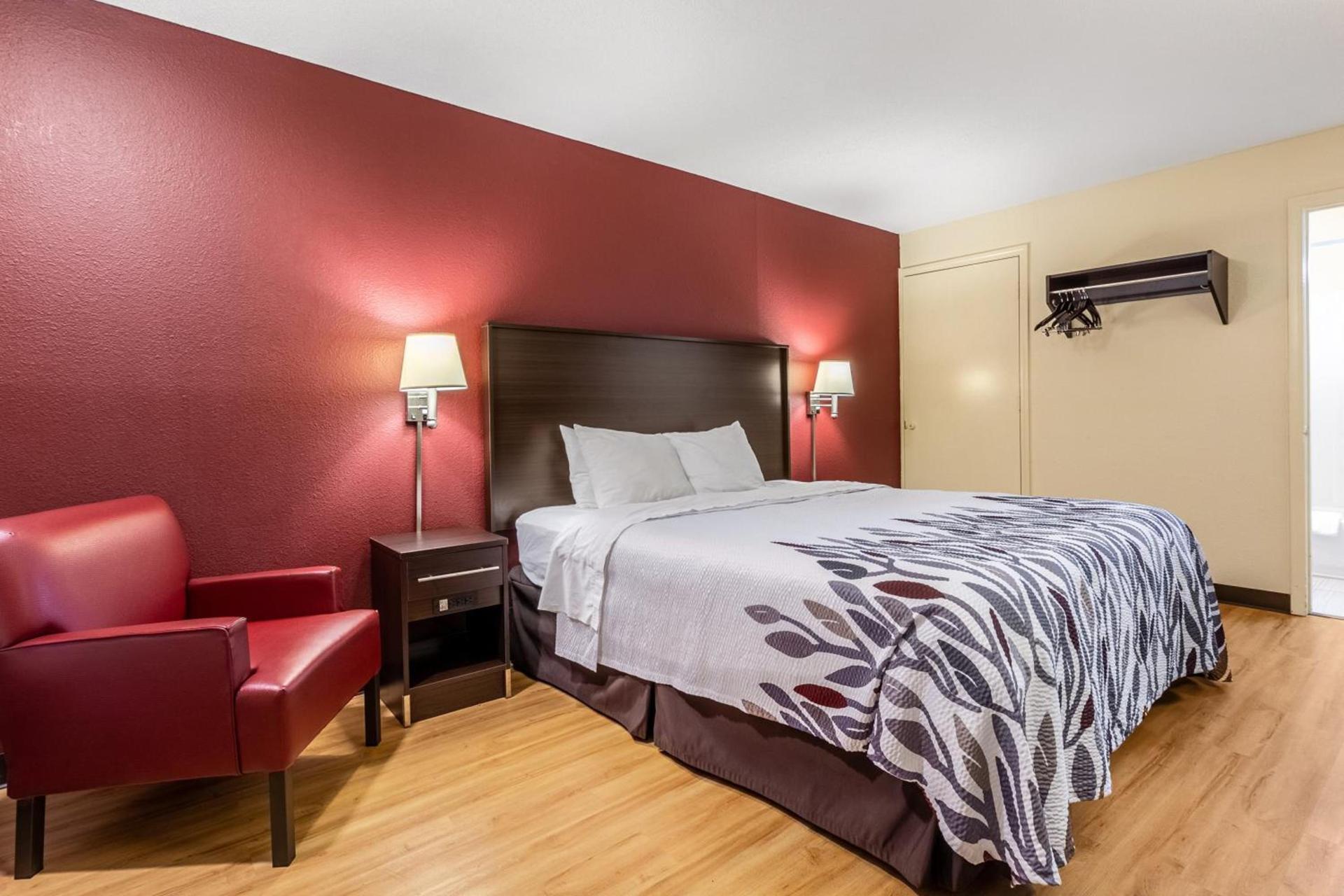 Red Roof Inn Scottsburg photo 19