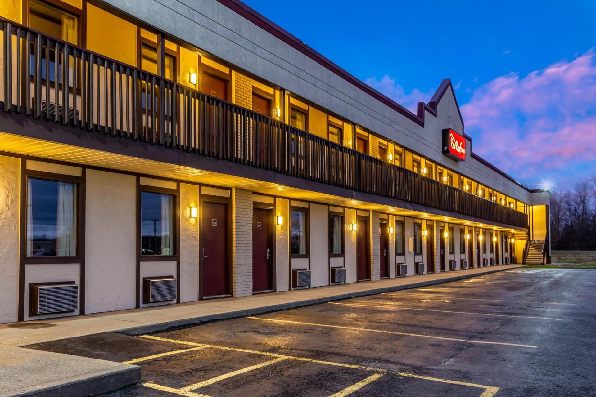 Red Roof Inn Scottsburg photo 3