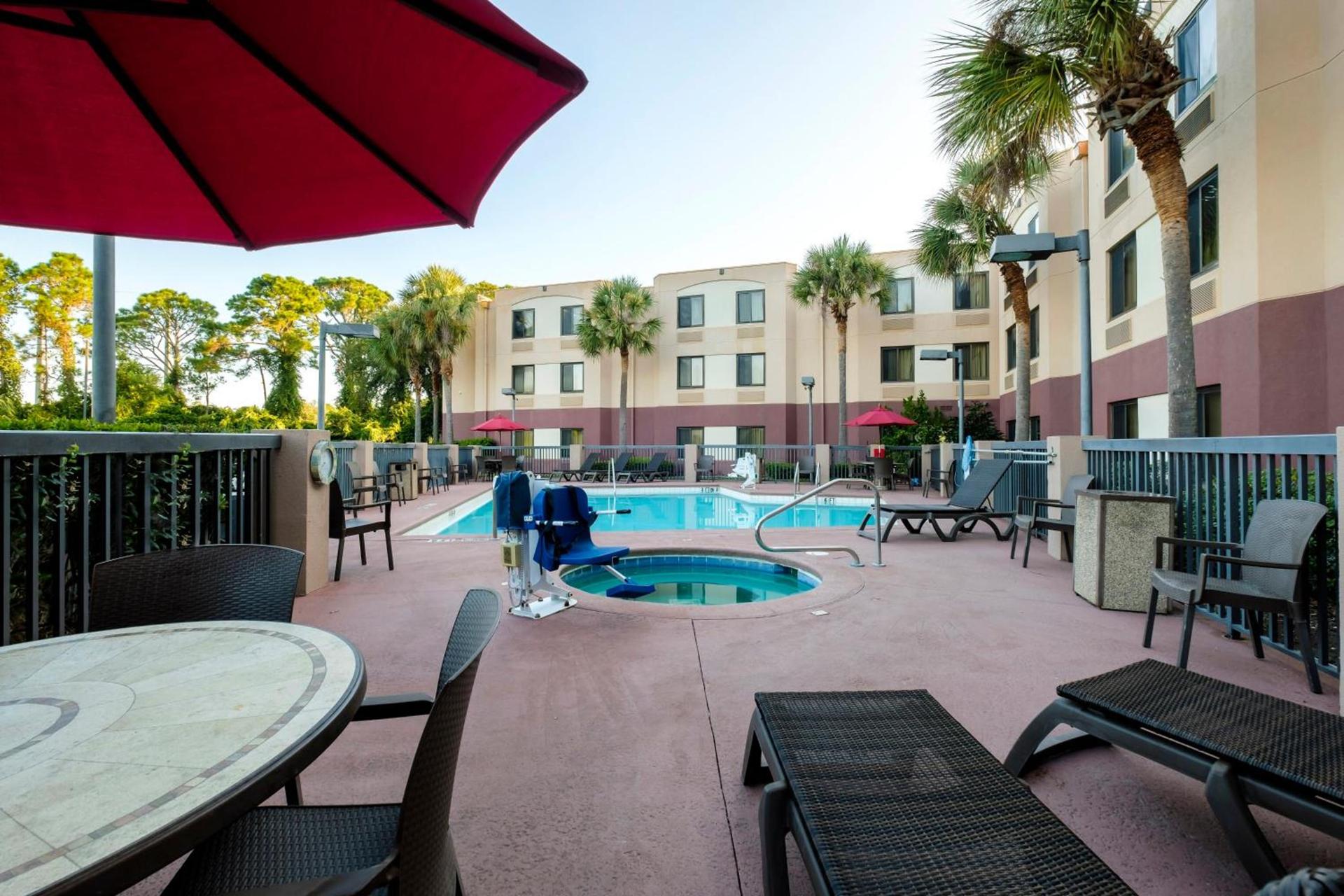 Red Roof Inn PLUS+ Palm Coast photo 9