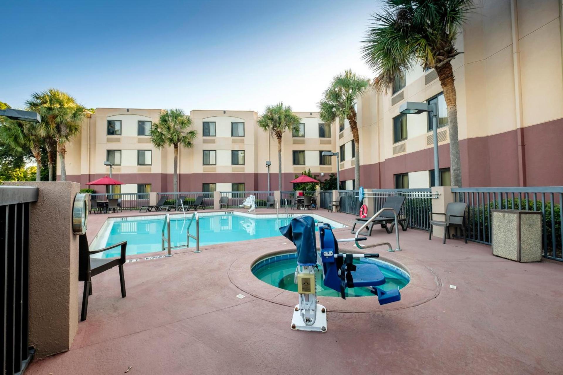 Red Roof Inn PLUS+ Palm Coast photo 2