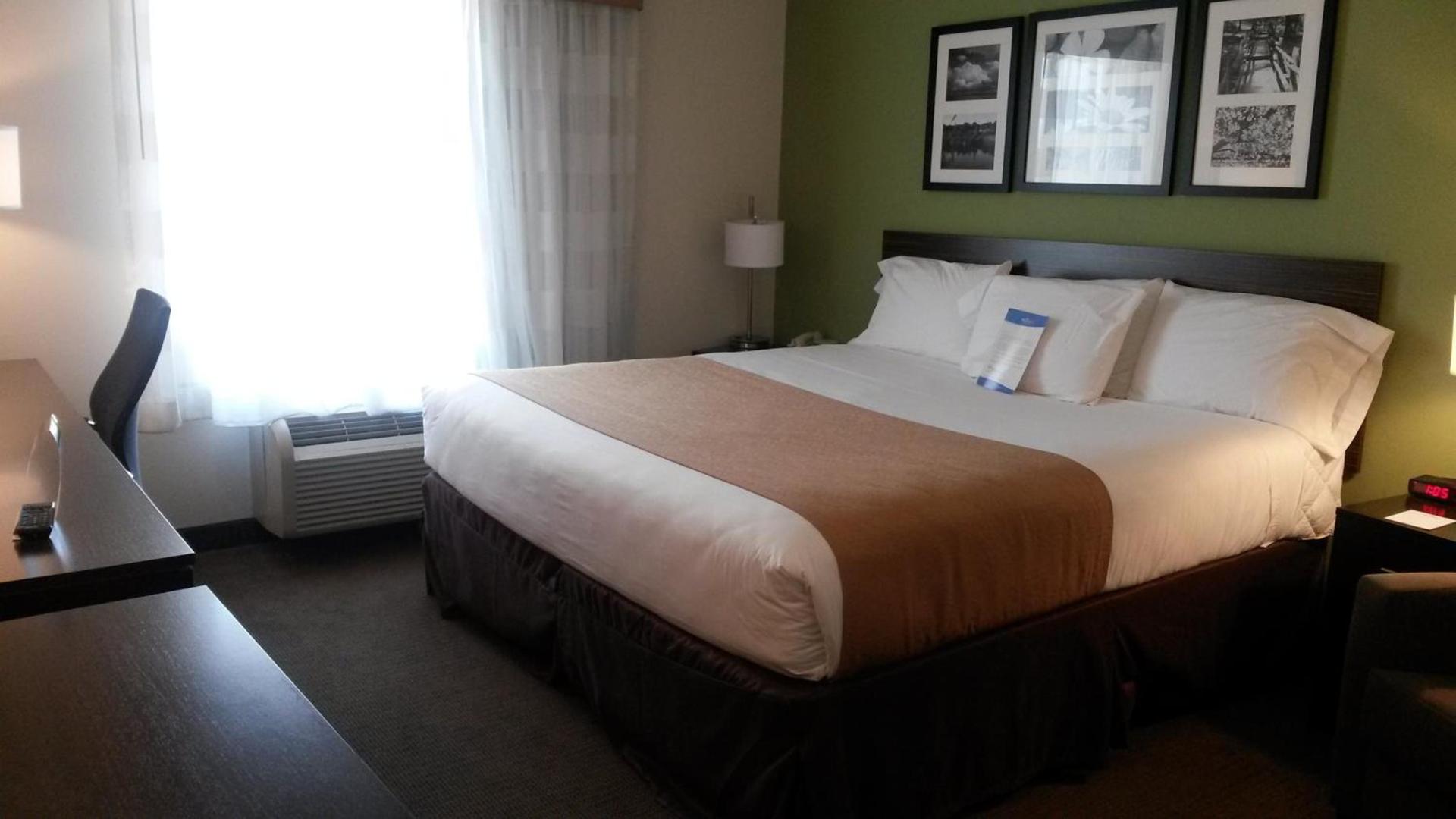 PetroStay Inn & Suites Cotulla photo 10