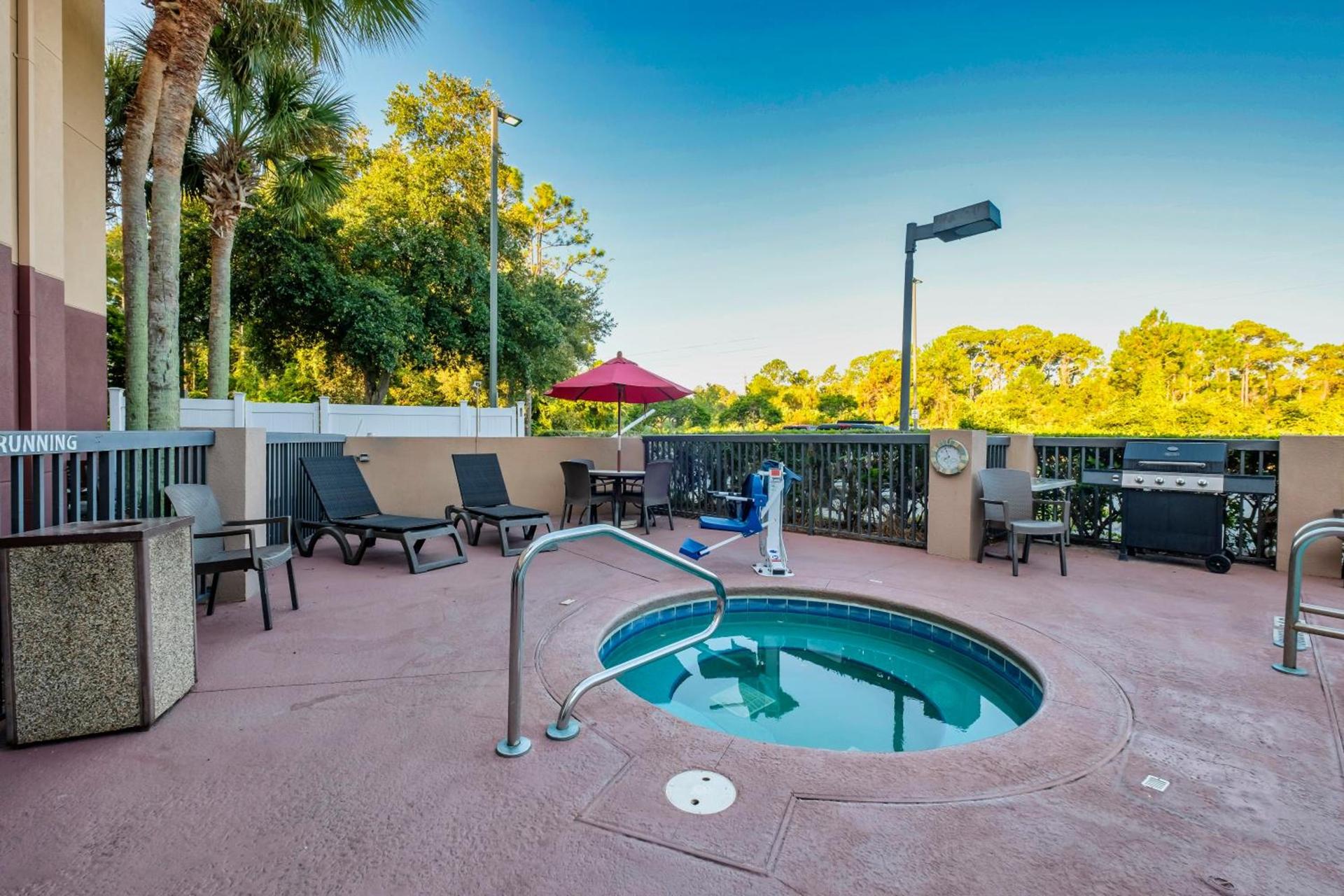 Red Roof Inn PLUS+ Palm Coast photo 11