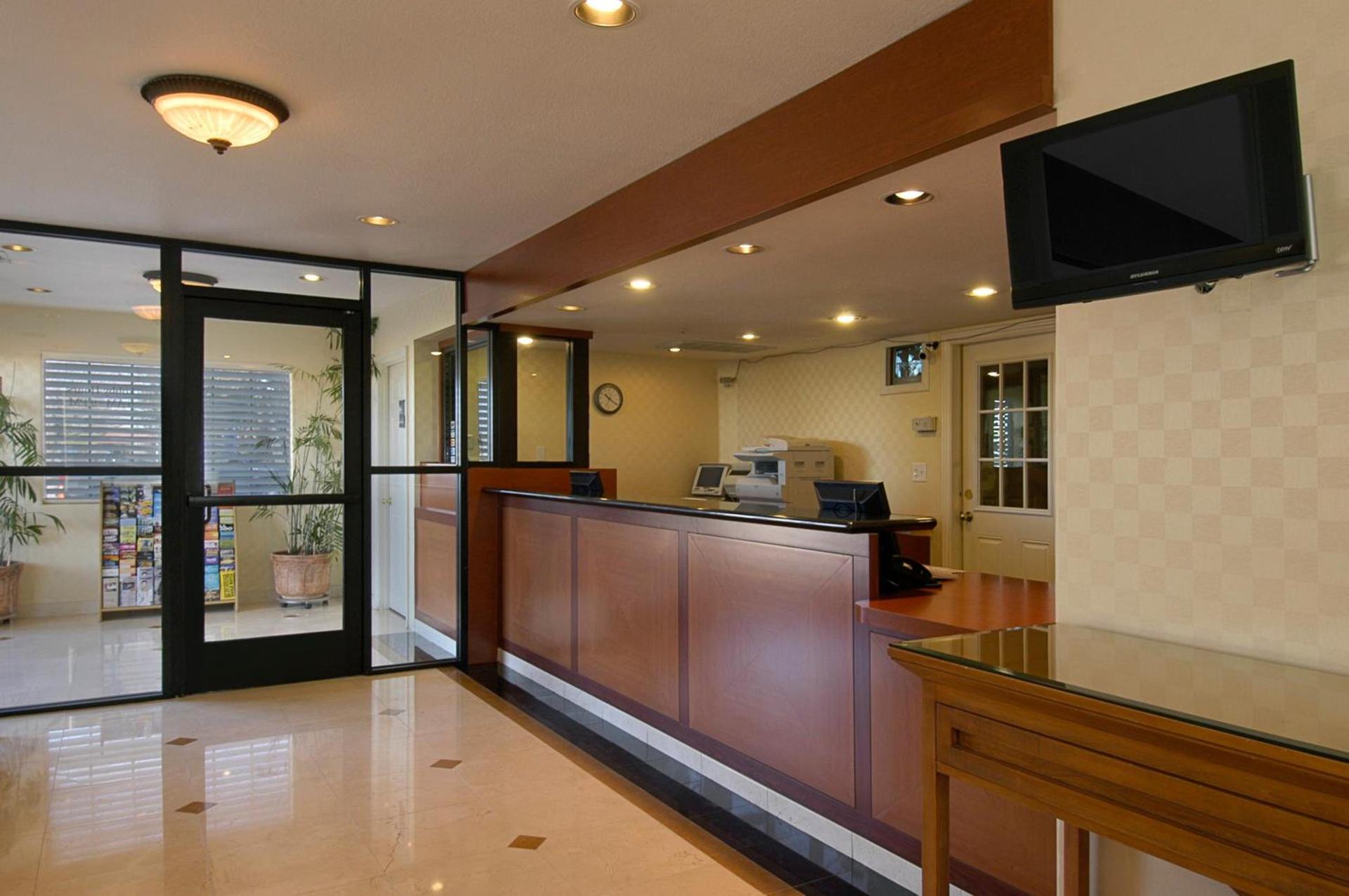 MainStay Suites Victorville - Hesperia photo 2